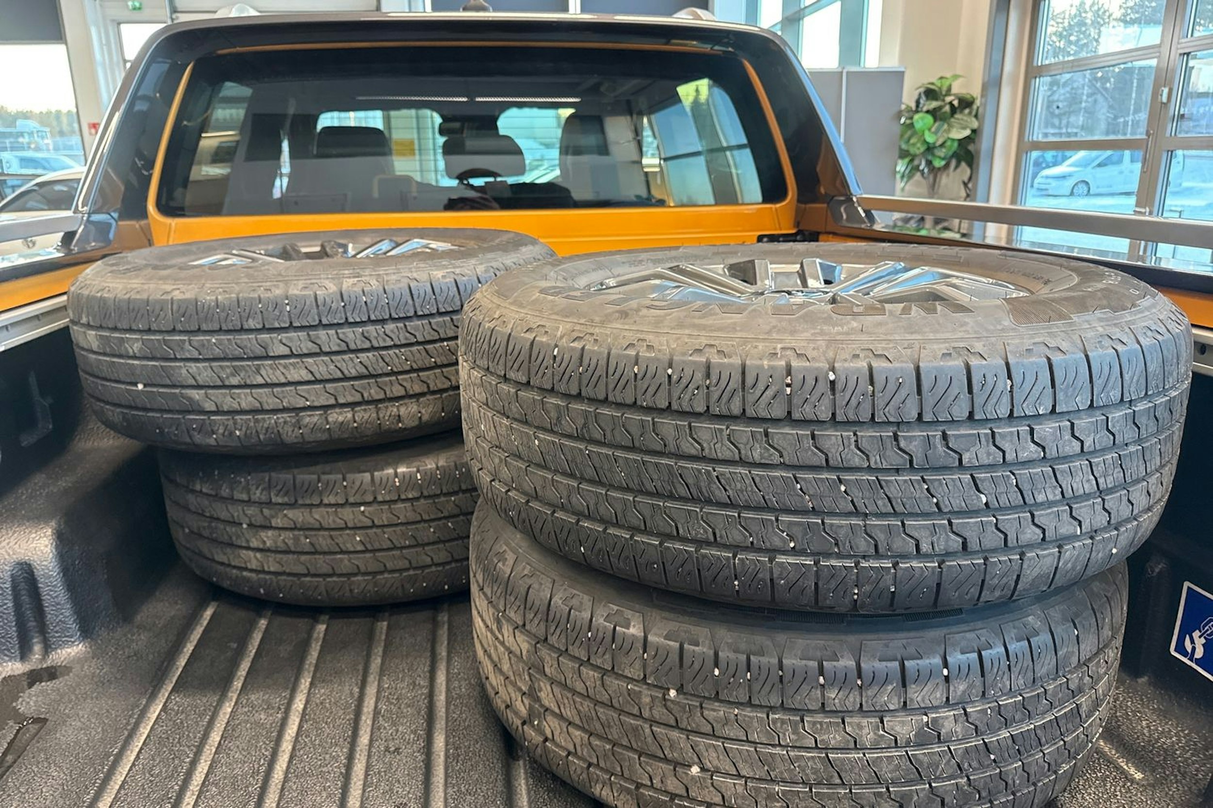 oranssi Ford Ranger 2023 kuva 11.