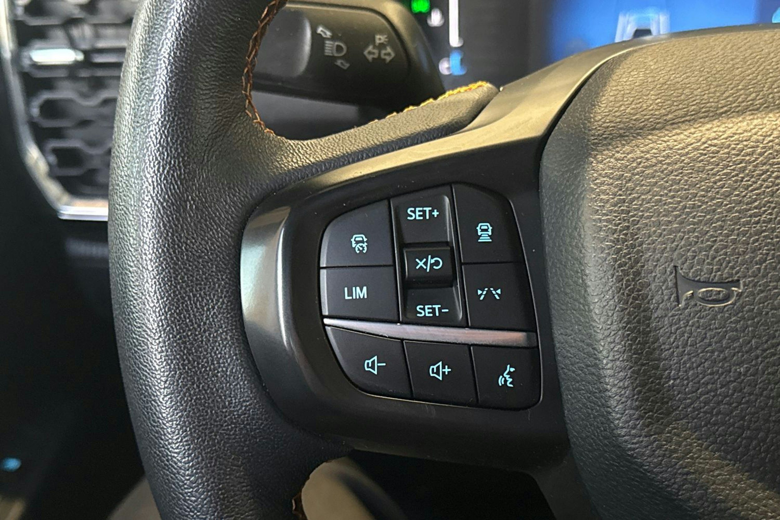 oranssi Ford Ranger 2023 kuva 13.