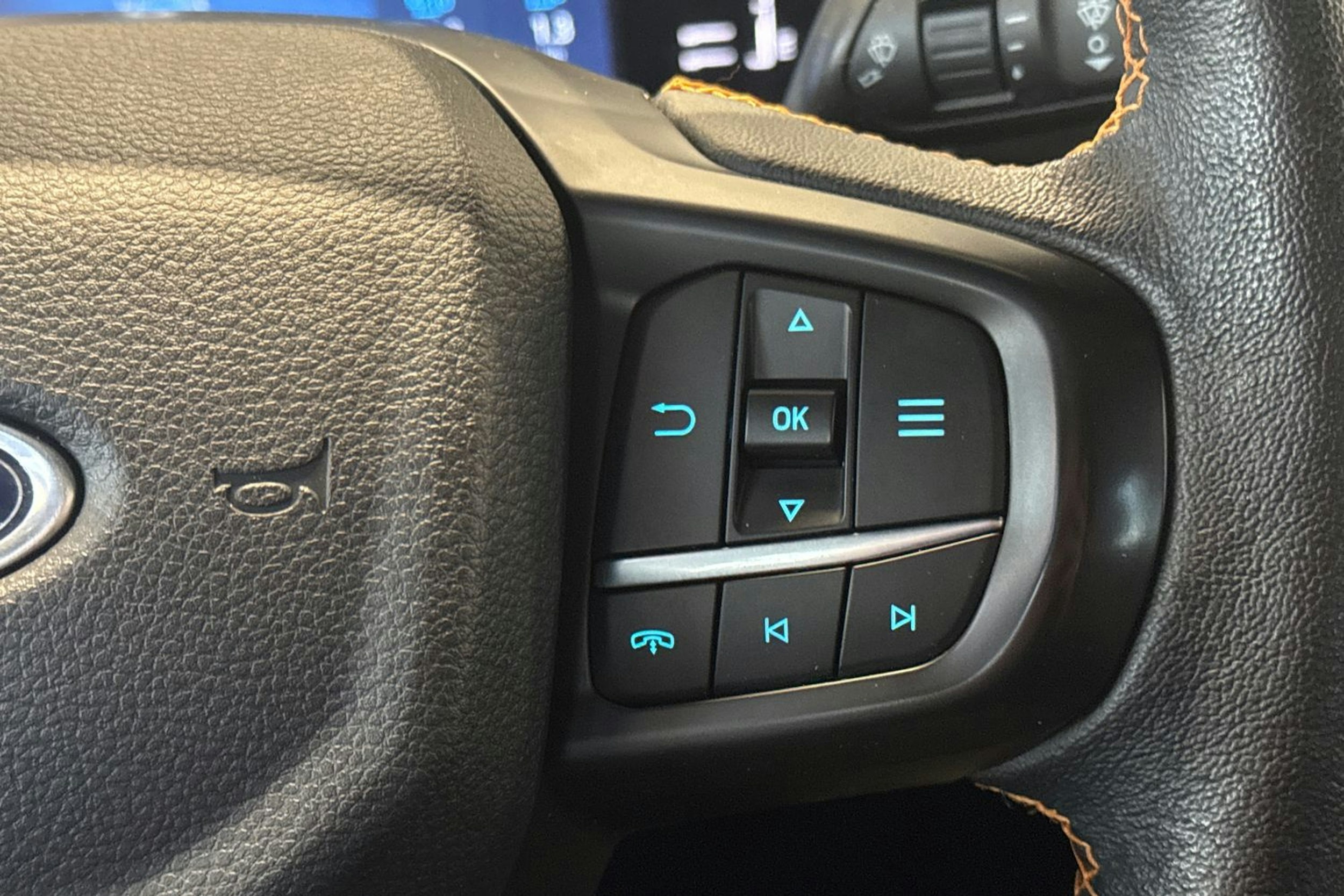 oranssi Ford Ranger 2023 kuva 14.