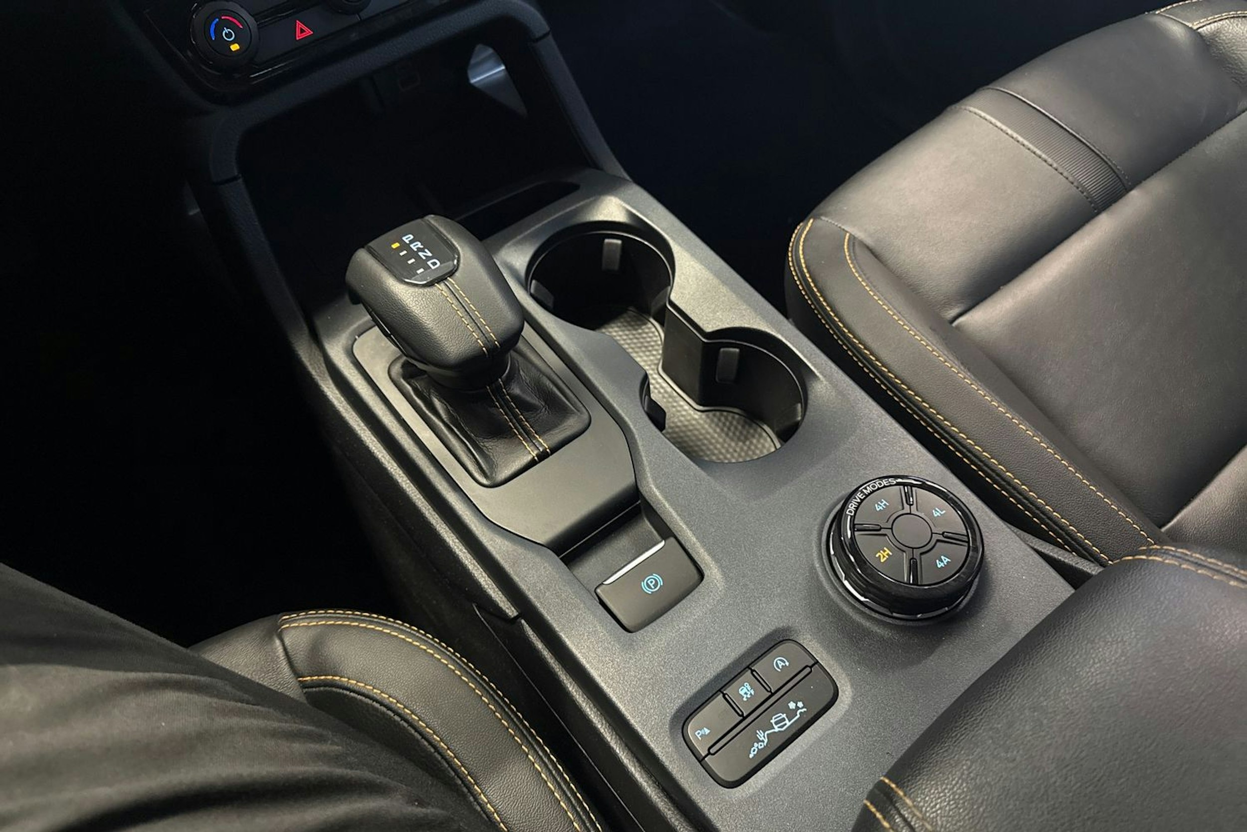 oranssi Ford Ranger 2023 kuva 18.