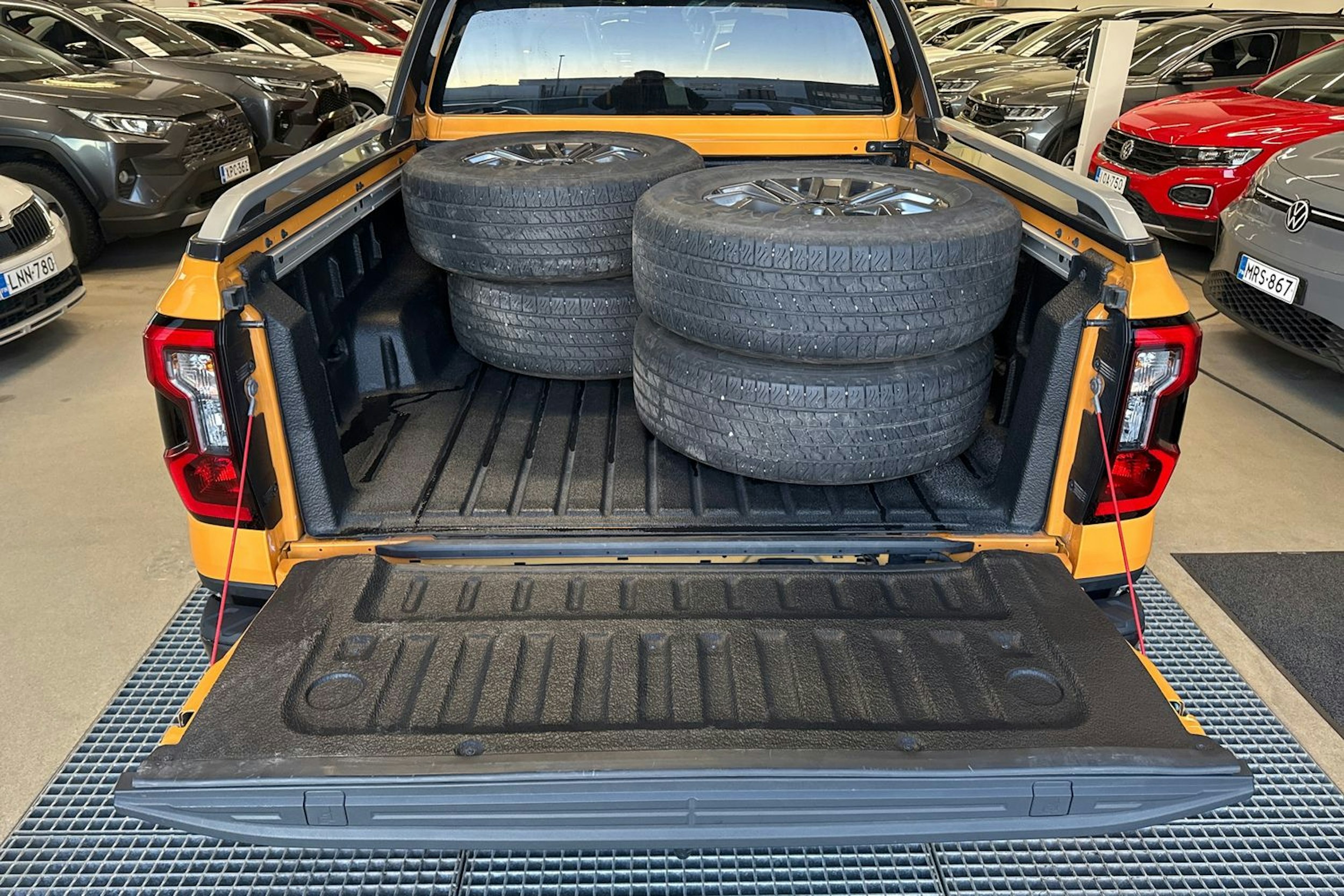 oranssi Ford Ranger 2023 kuva 24.