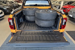 oranssi Ford Ranger 2023 kuva 24.