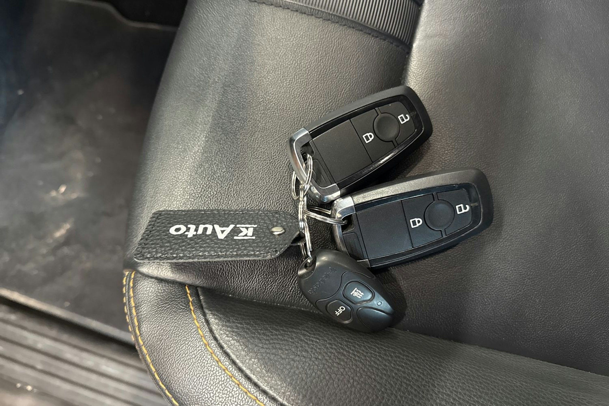 oranssi Ford Ranger 2023 kuva 27.