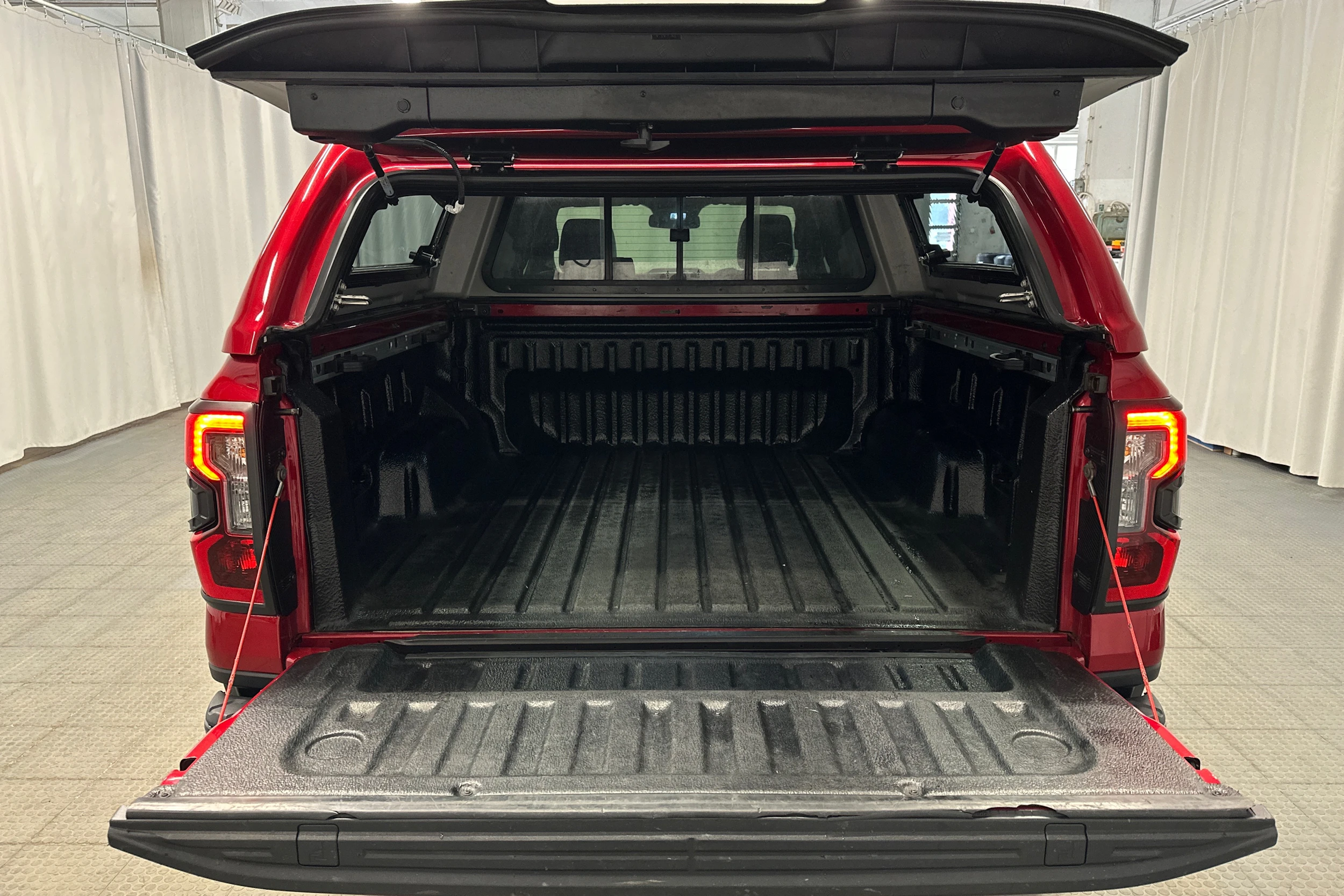 punainen Ford Ranger 2023 kuva 10.