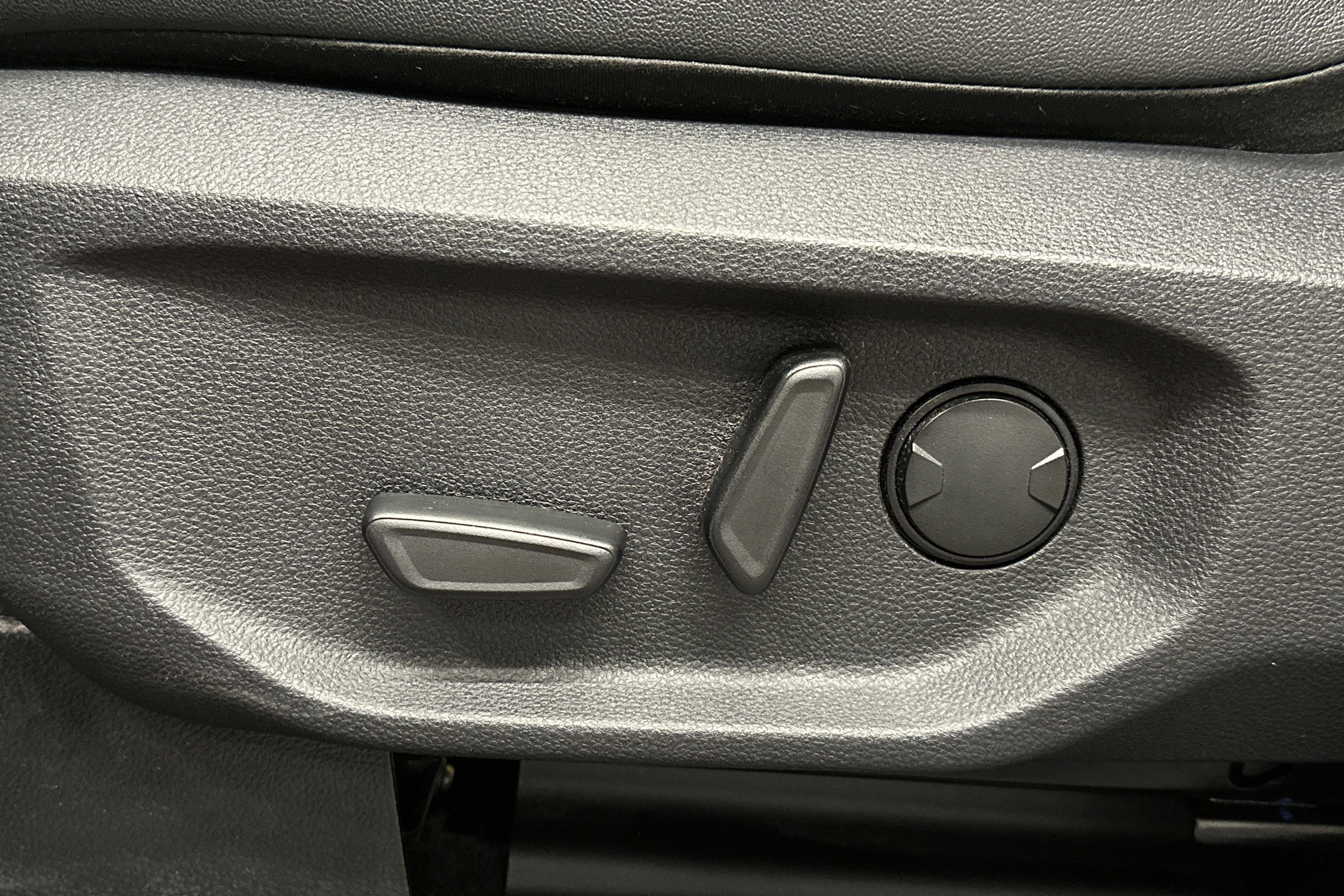 punainen Ford Ranger 2023 kuva 11.