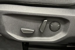 punainen Ford Ranger 2023 kuva 11.