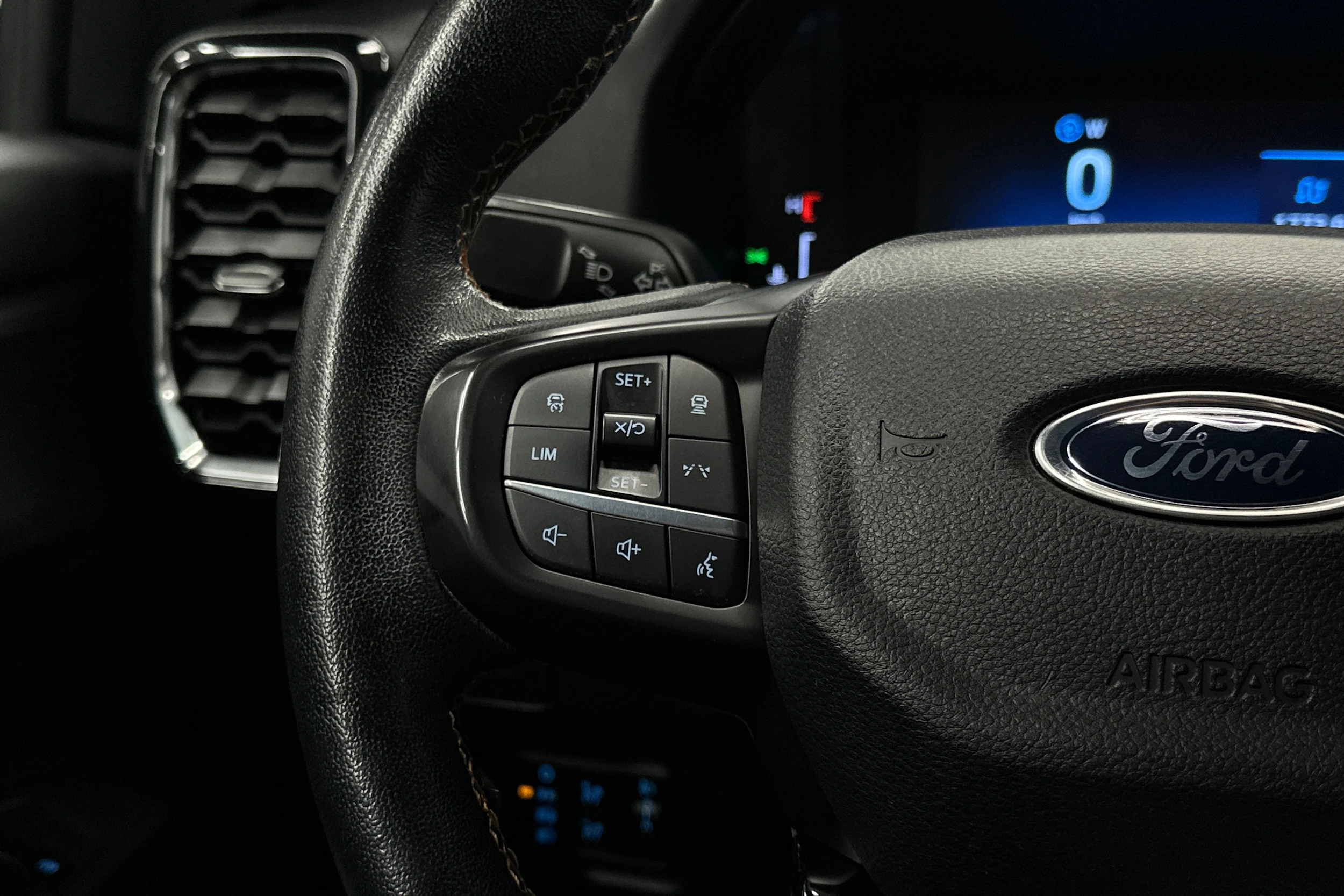 punainen Ford Ranger 2023 kuva 14.