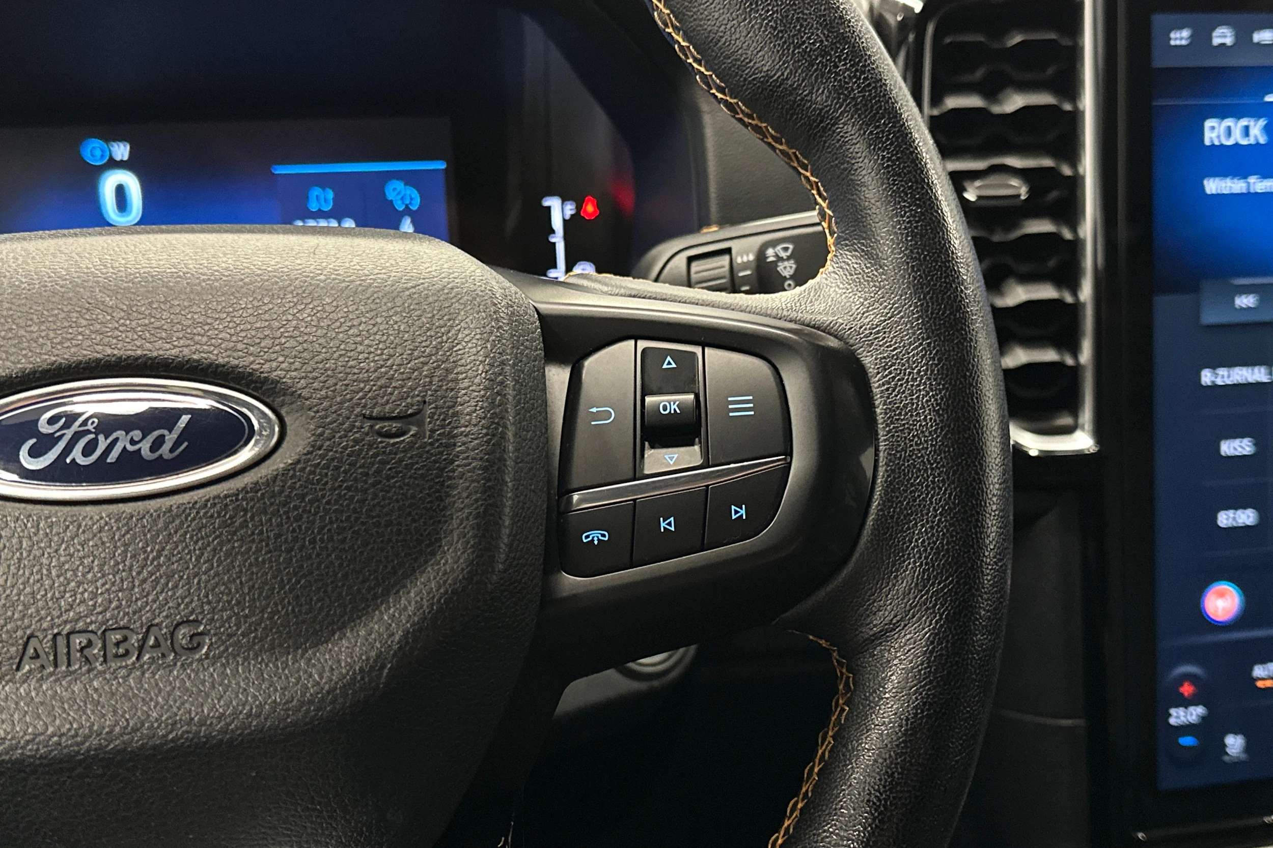 punainen Ford Ranger 2023 kuva 15.