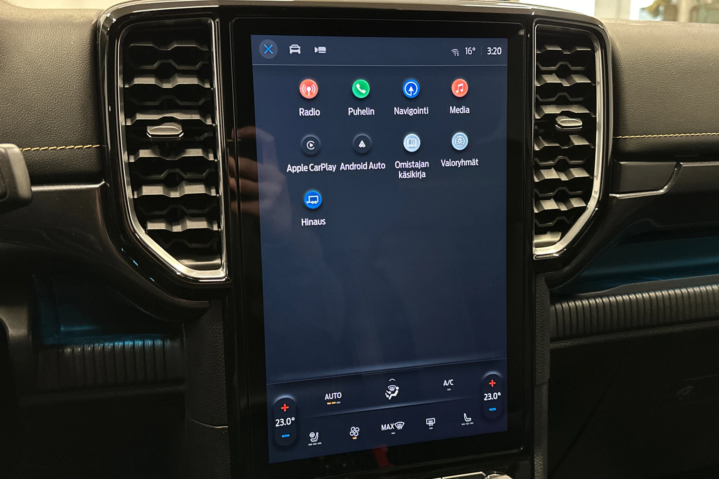 punainen Ford Ranger 2023 kuva 17.