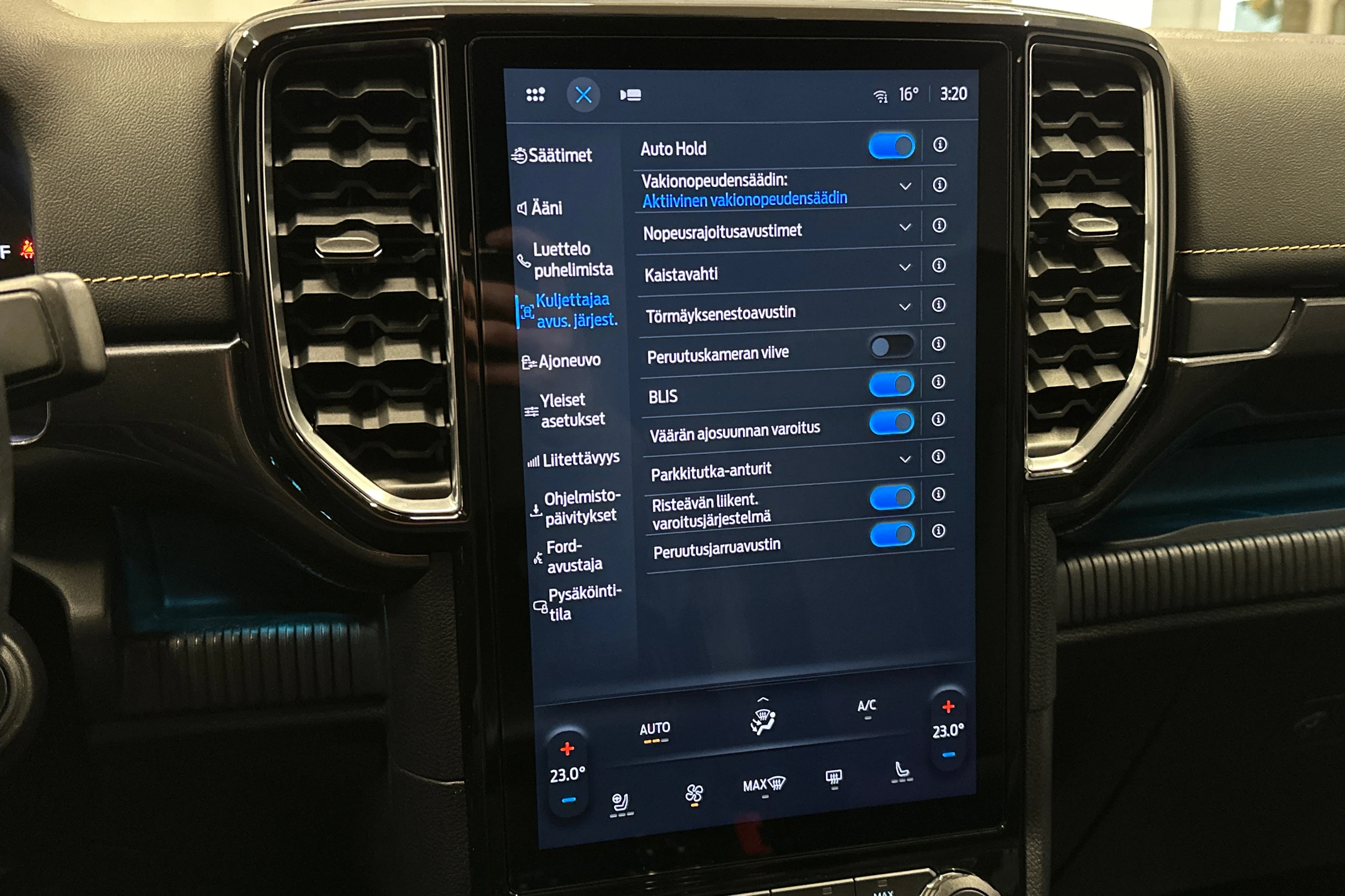 punainen Ford Ranger 2023 kuva 19.