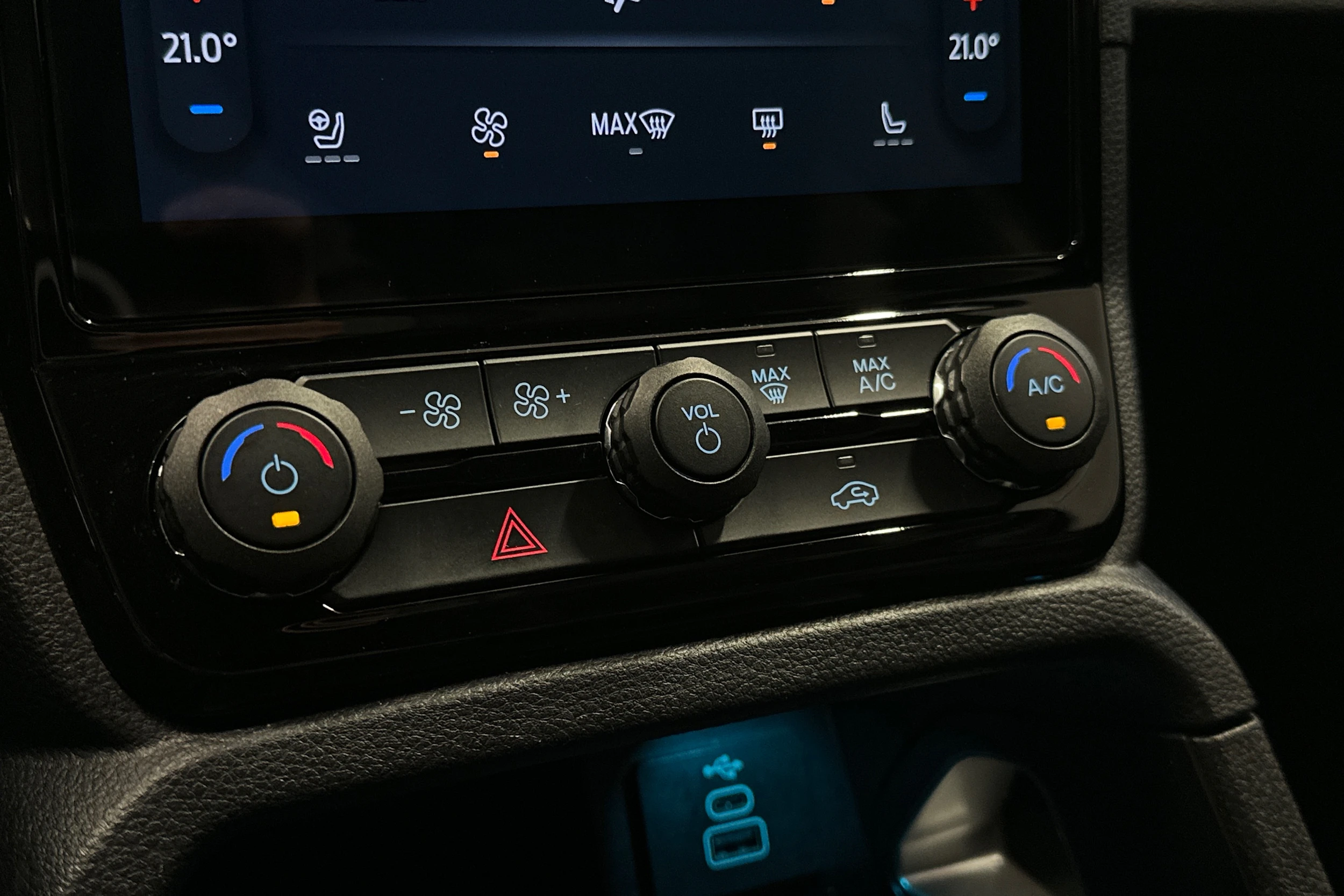 punainen Ford Ranger 2023 kuva 21.