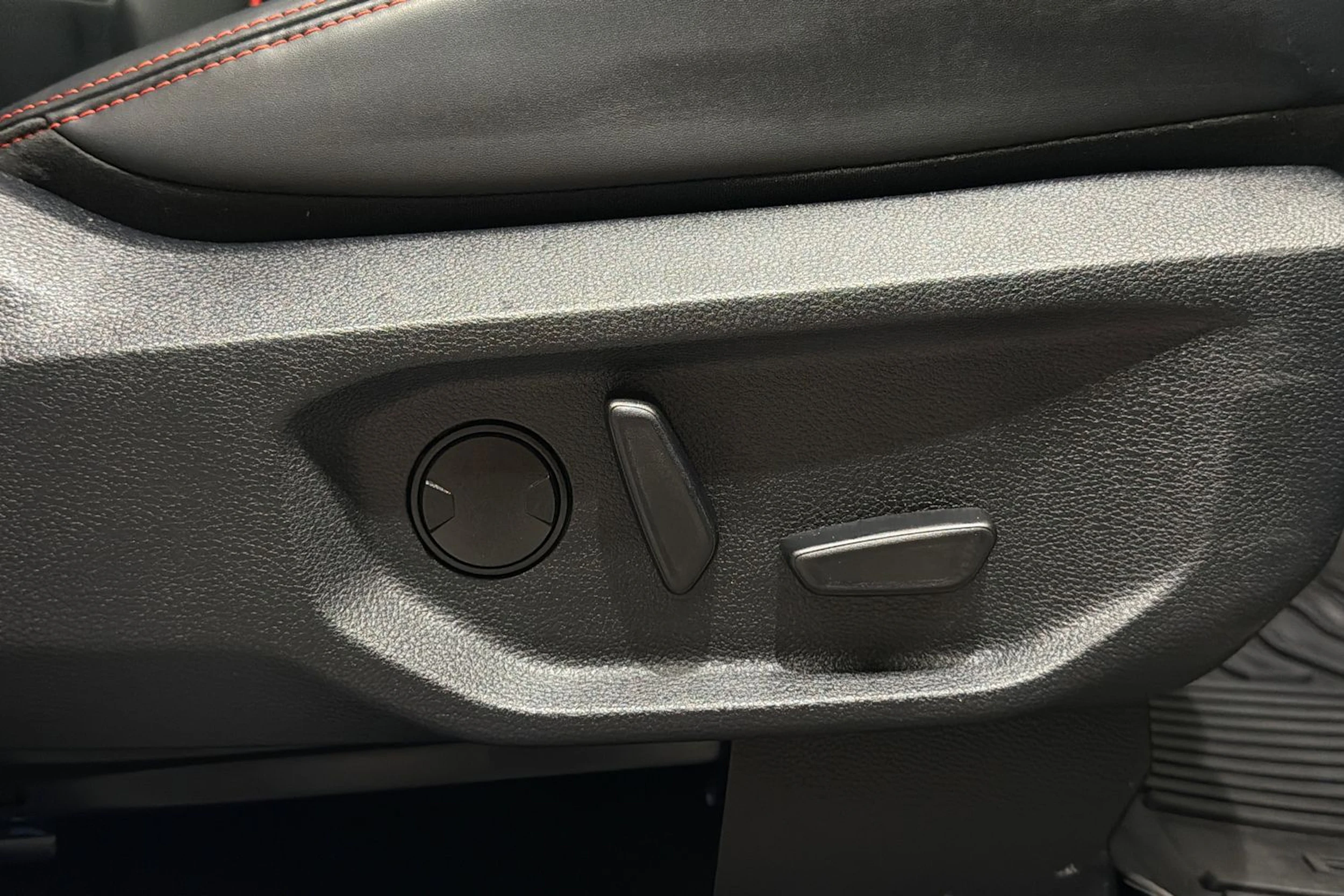 valkoinen Ford Ranger 2023 kuva 19.