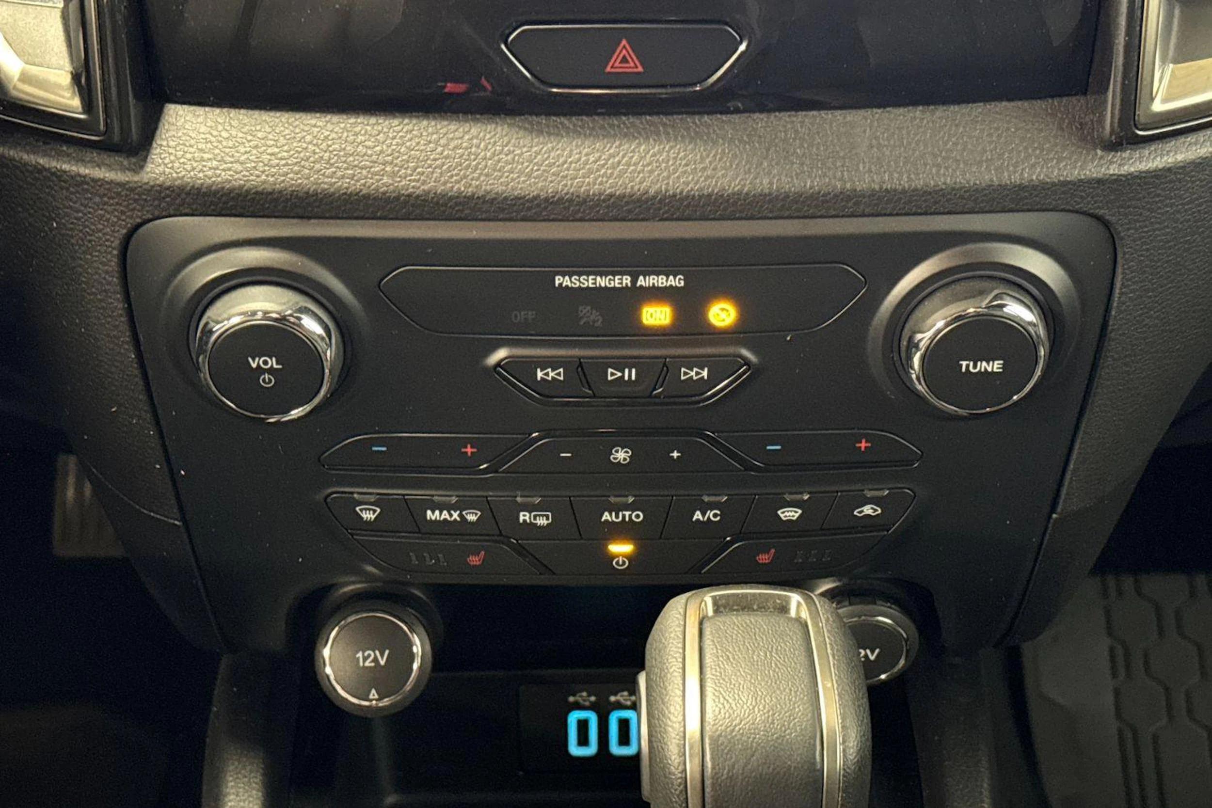 punainen Ford Ranger 2023 kuva 12.