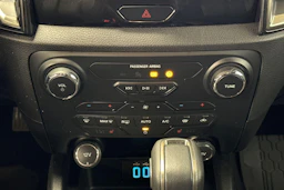punainen Ford Ranger 2023 kuva 12.