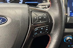 punainen Ford Ranger 2023 kuva 17.
