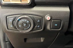 punainen Ford Ranger 2023 kuva 18.
