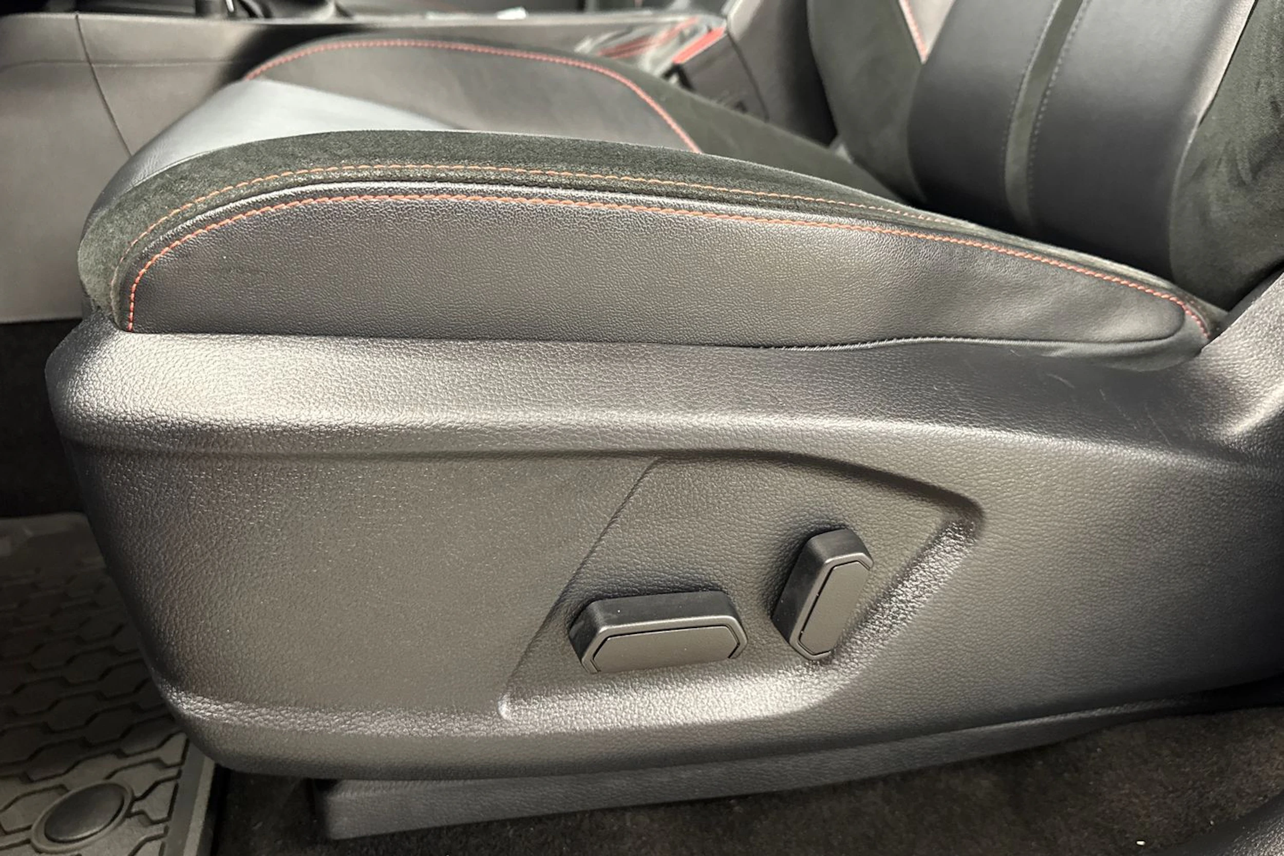 punainen Ford Ranger 2023 kuva 21.