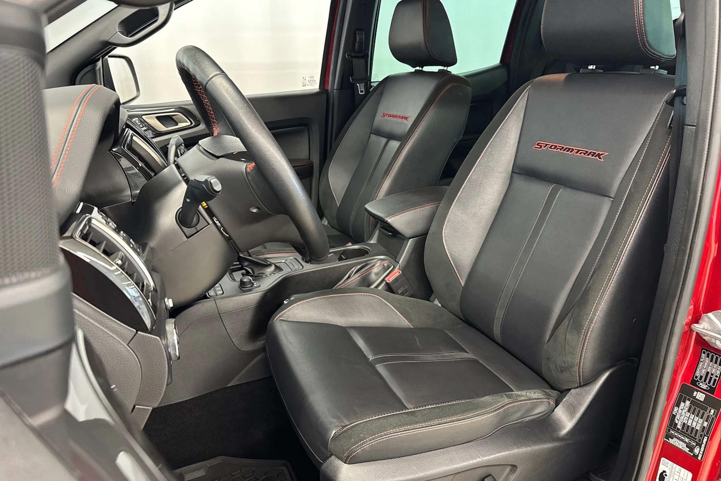 punainen Ford Ranger 2023 kuva 22.