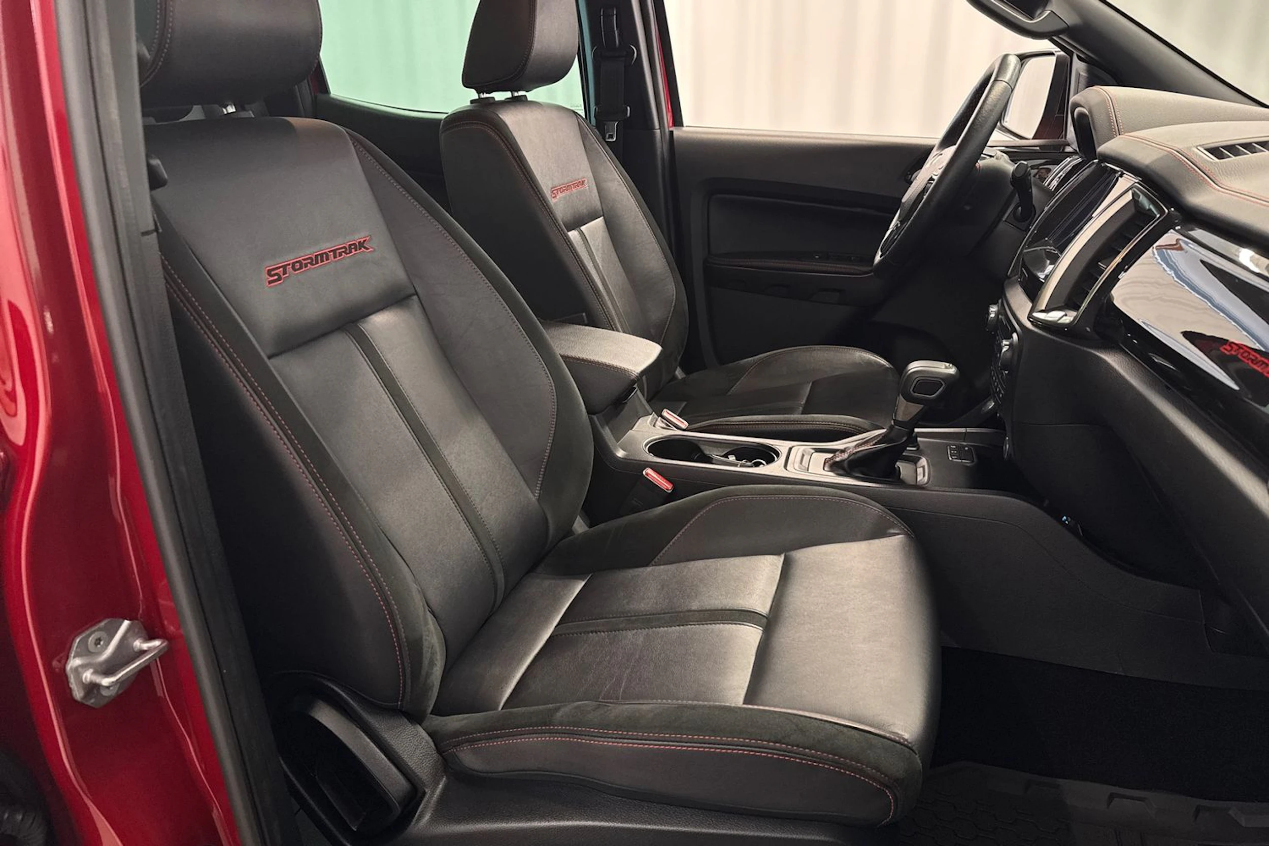 punainen Ford Ranger 2023 kuva 23.