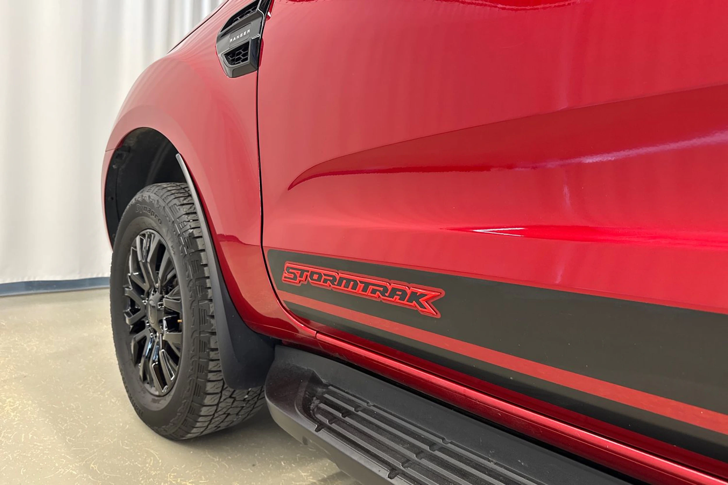 punainen Ford Ranger 2023 kuva 26.