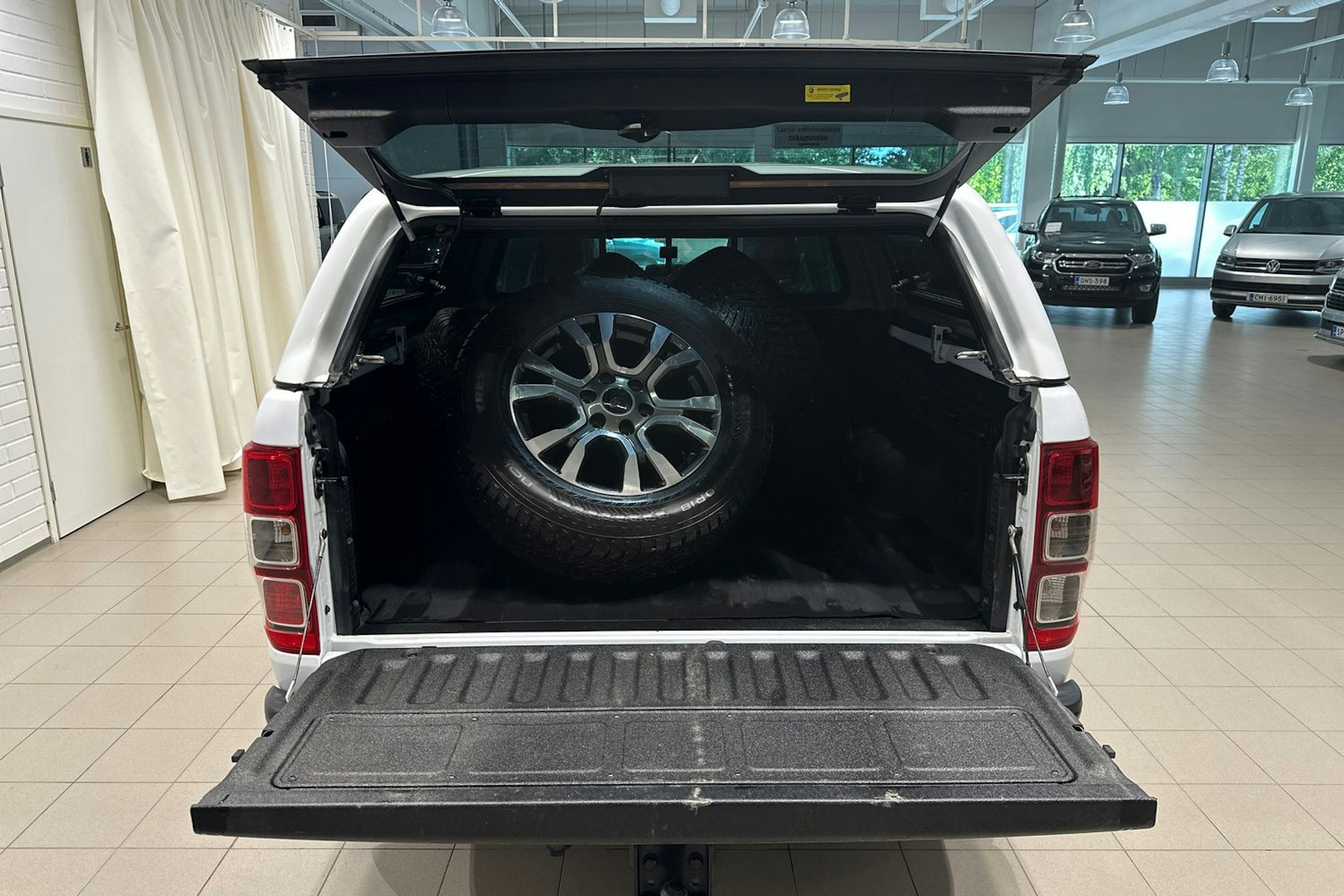valkoinen Ford Ranger 2023 kuva 16.