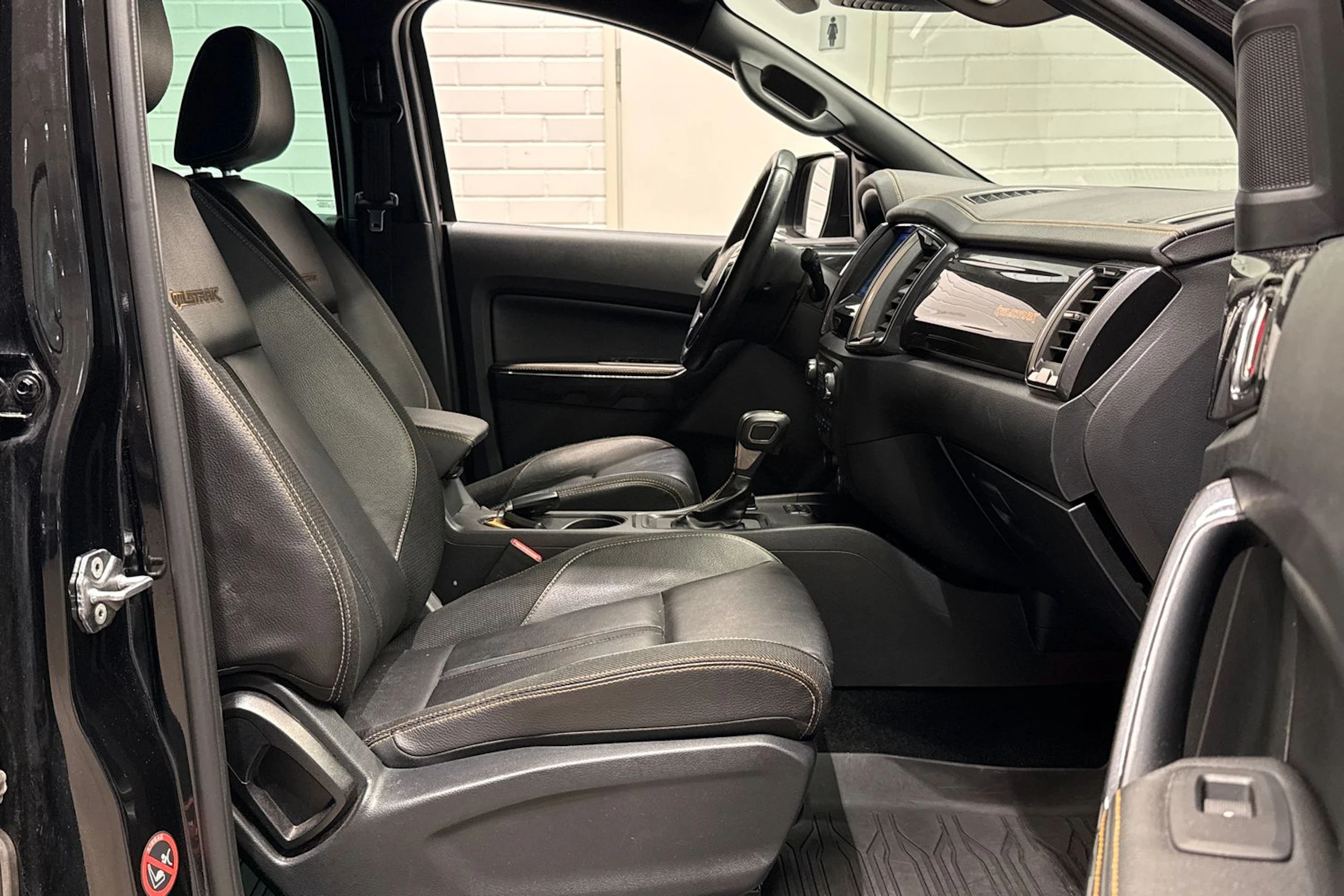 Musta Ford RANGER 2023 kuva 17.