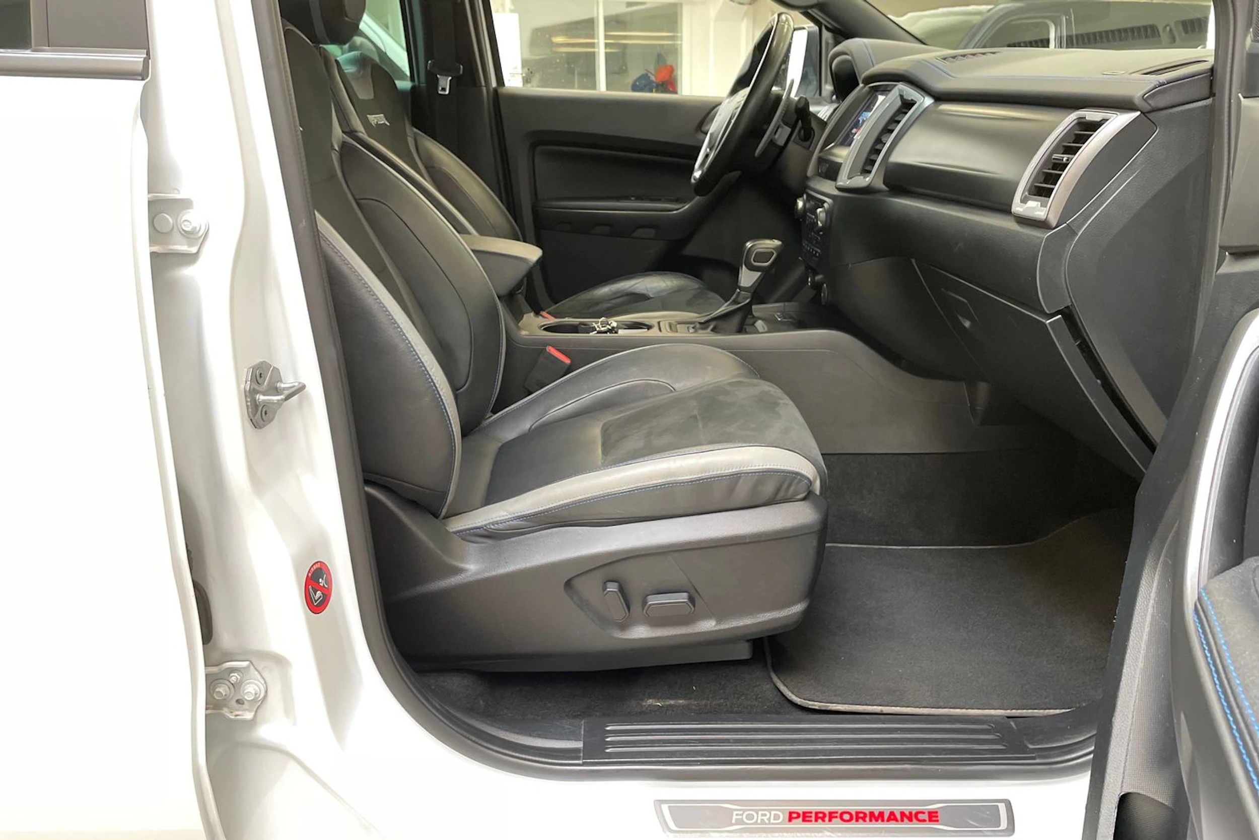 valkoinen Ford Ranger 2023 kuva 13.