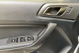 valkoinen Ford Ranger 2023 kuva 19.
