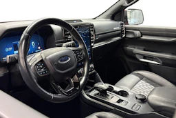 Punainen Ford RANGER 2024 kuva 8.
