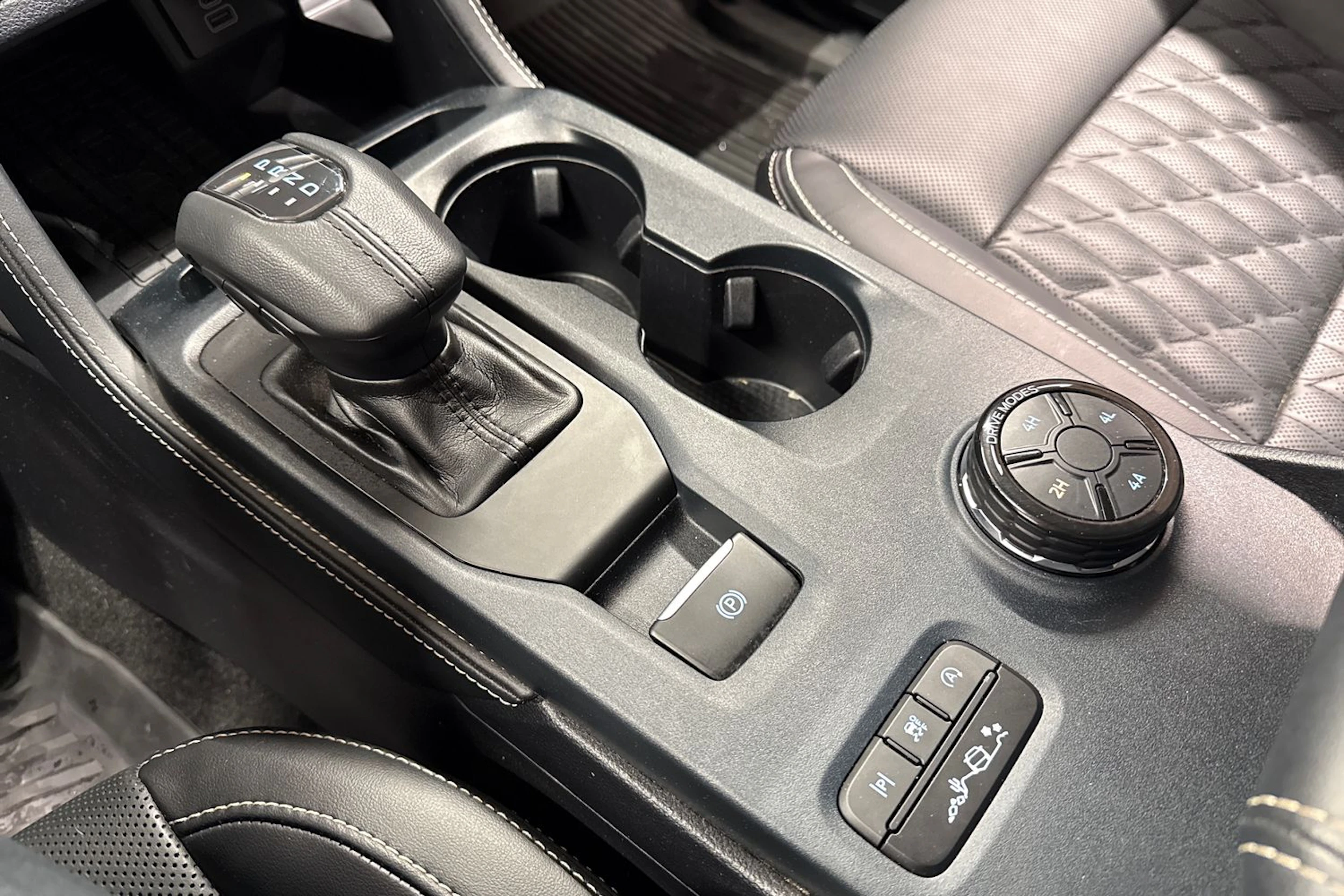 Punainen Ford RANGER 2024 kuva 28.