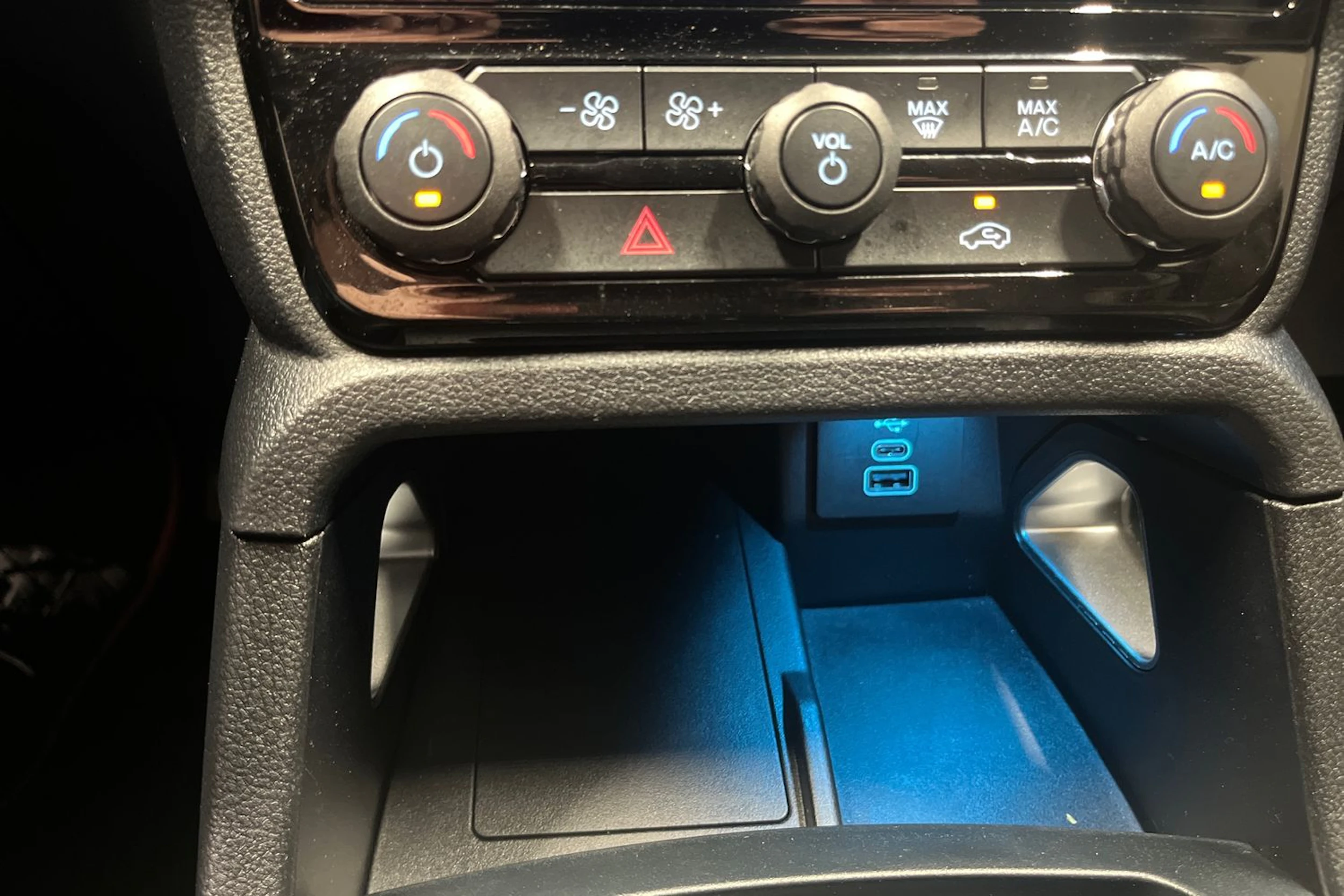 musta Ford Ranger 2024 kuva 17.