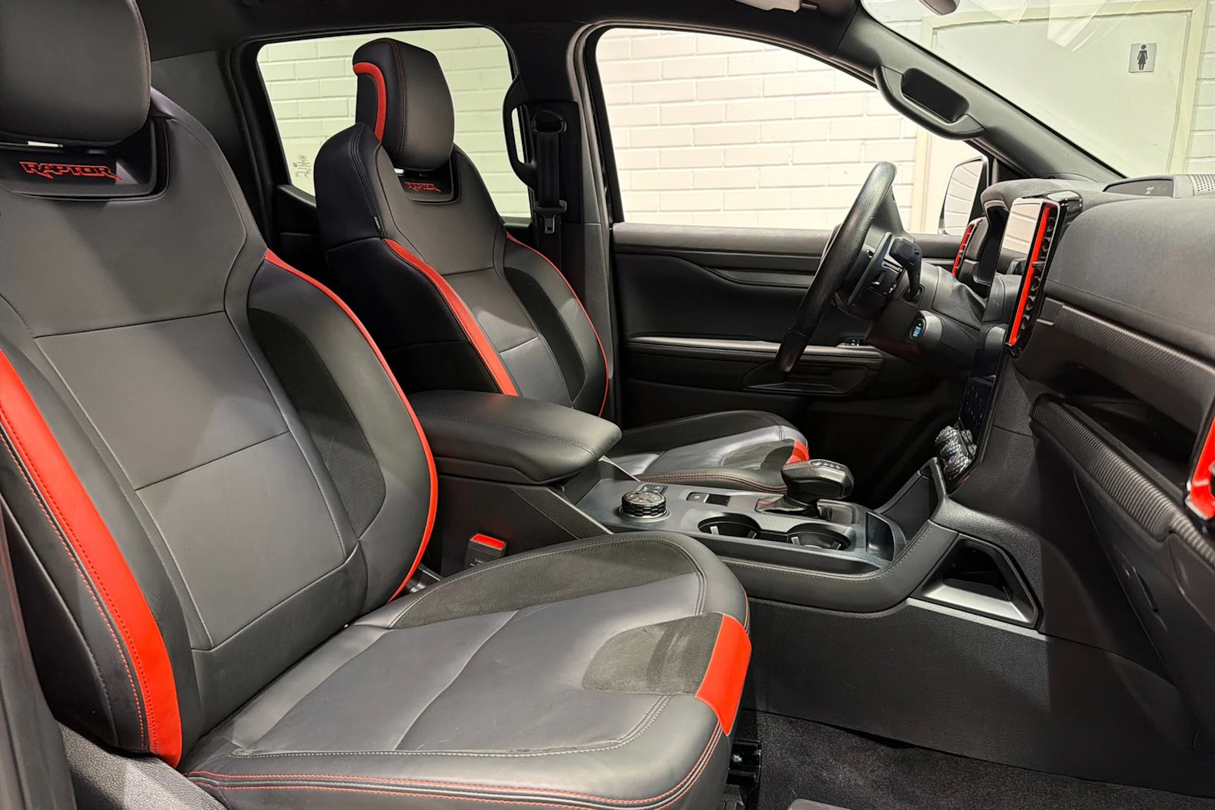 musta Ford Ranger 2024 kuva 25.