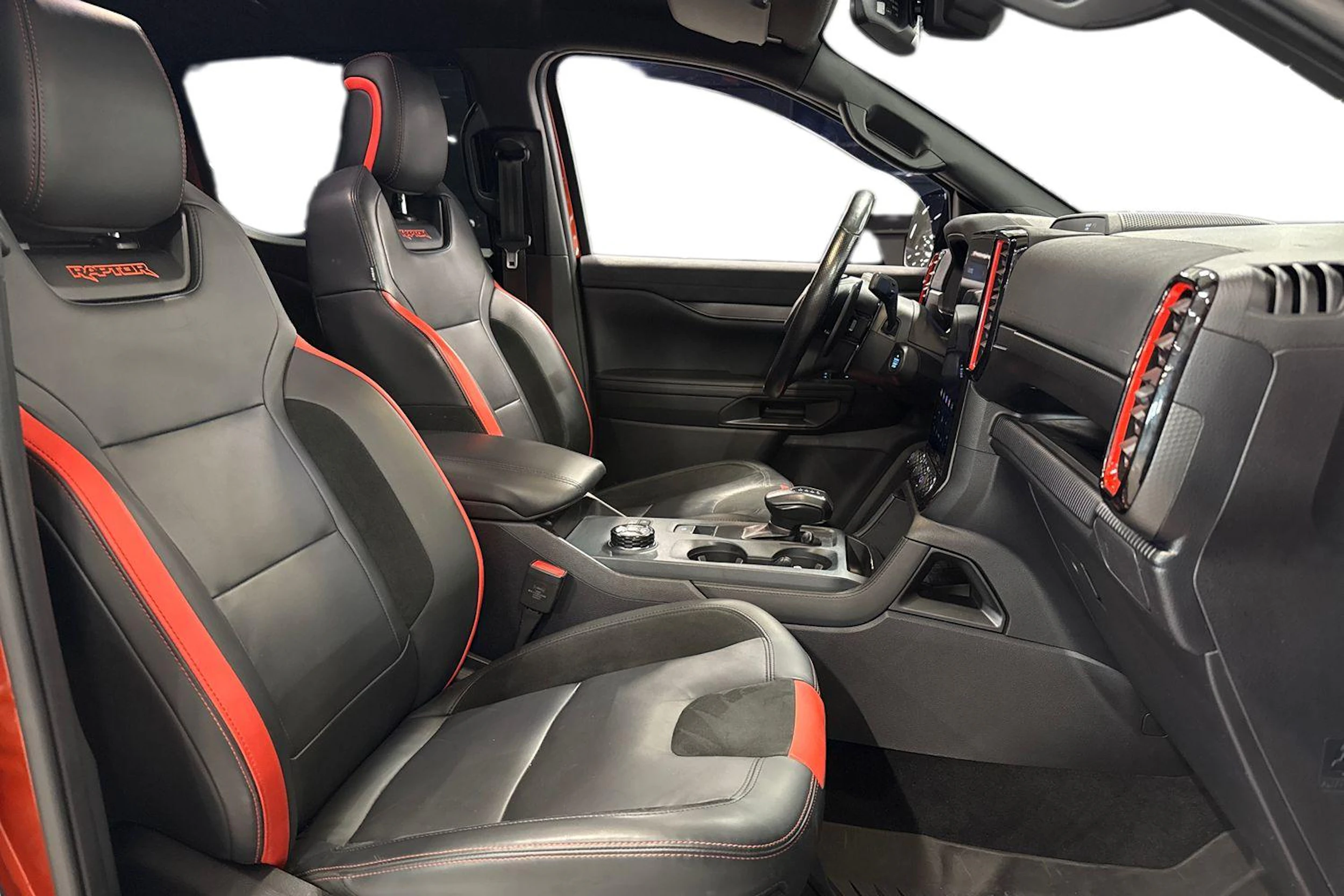 Oranssi Ford RANGER 2024 kuva 11.