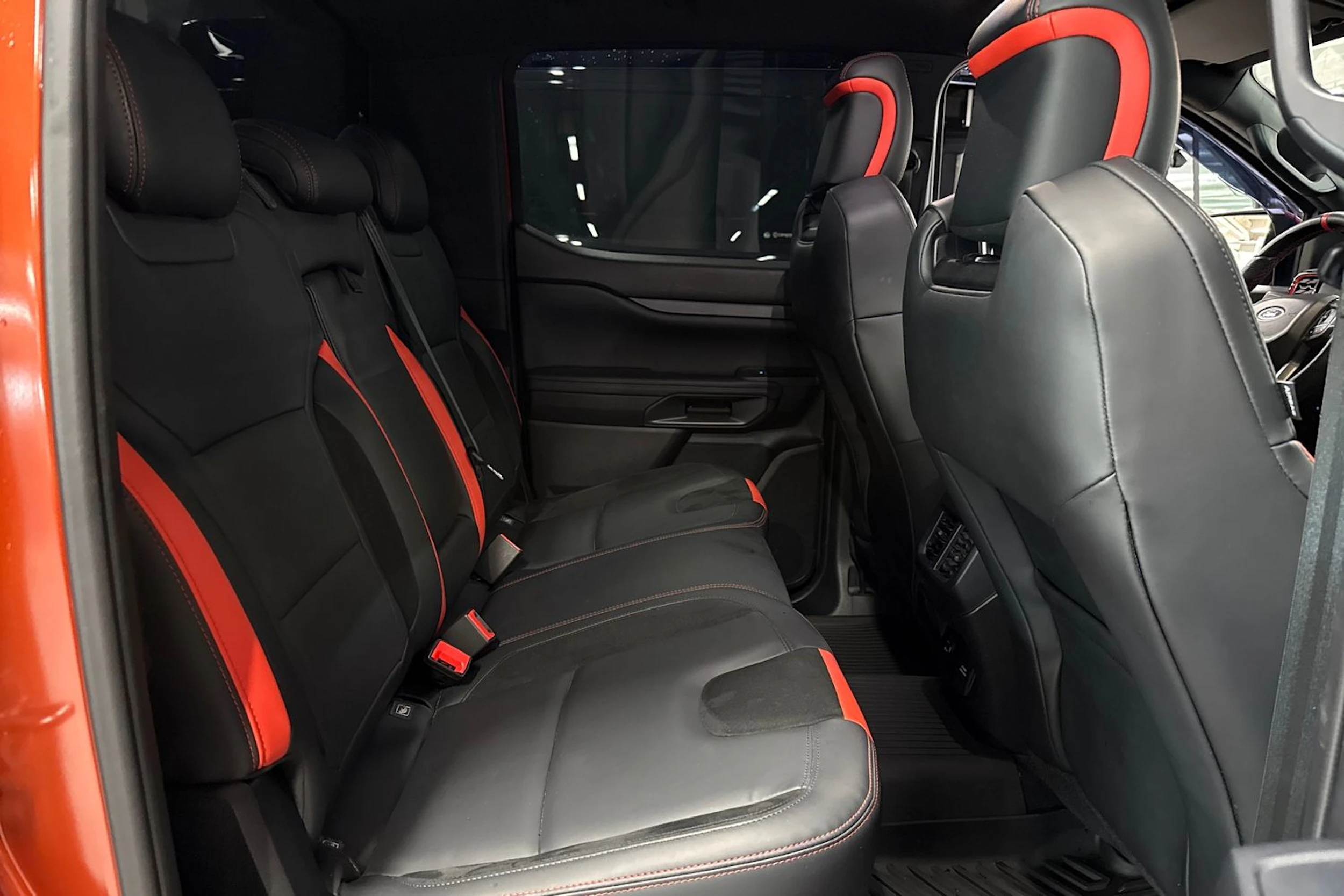 Oranssi Ford RANGER 2024 kuva 13.