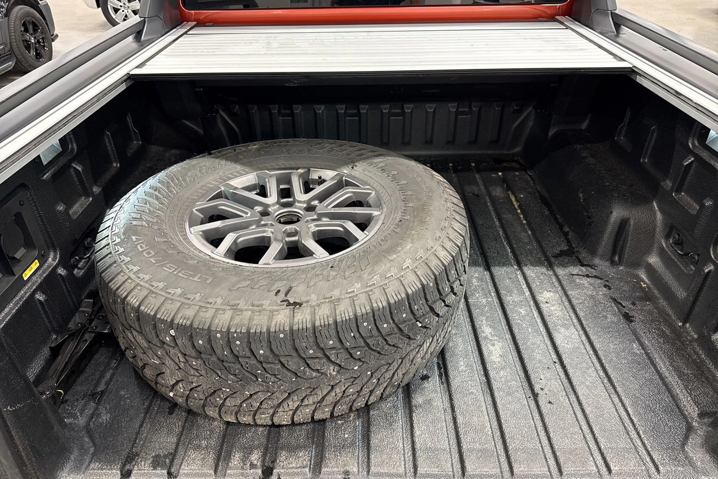 Oranssi Ford RANGER 2024 kuva 16.