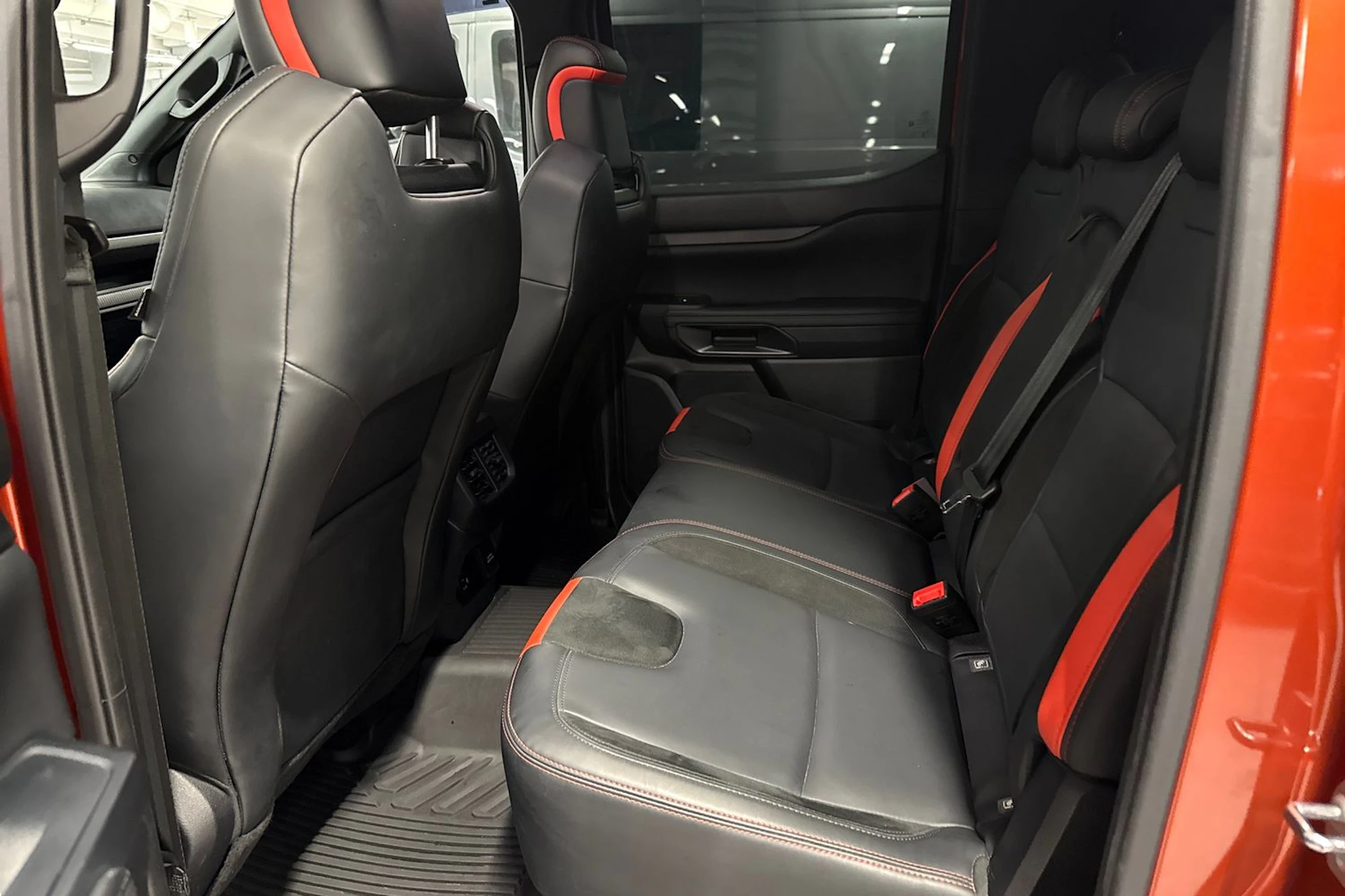 Oranssi Ford RANGER 2024 kuva 18.