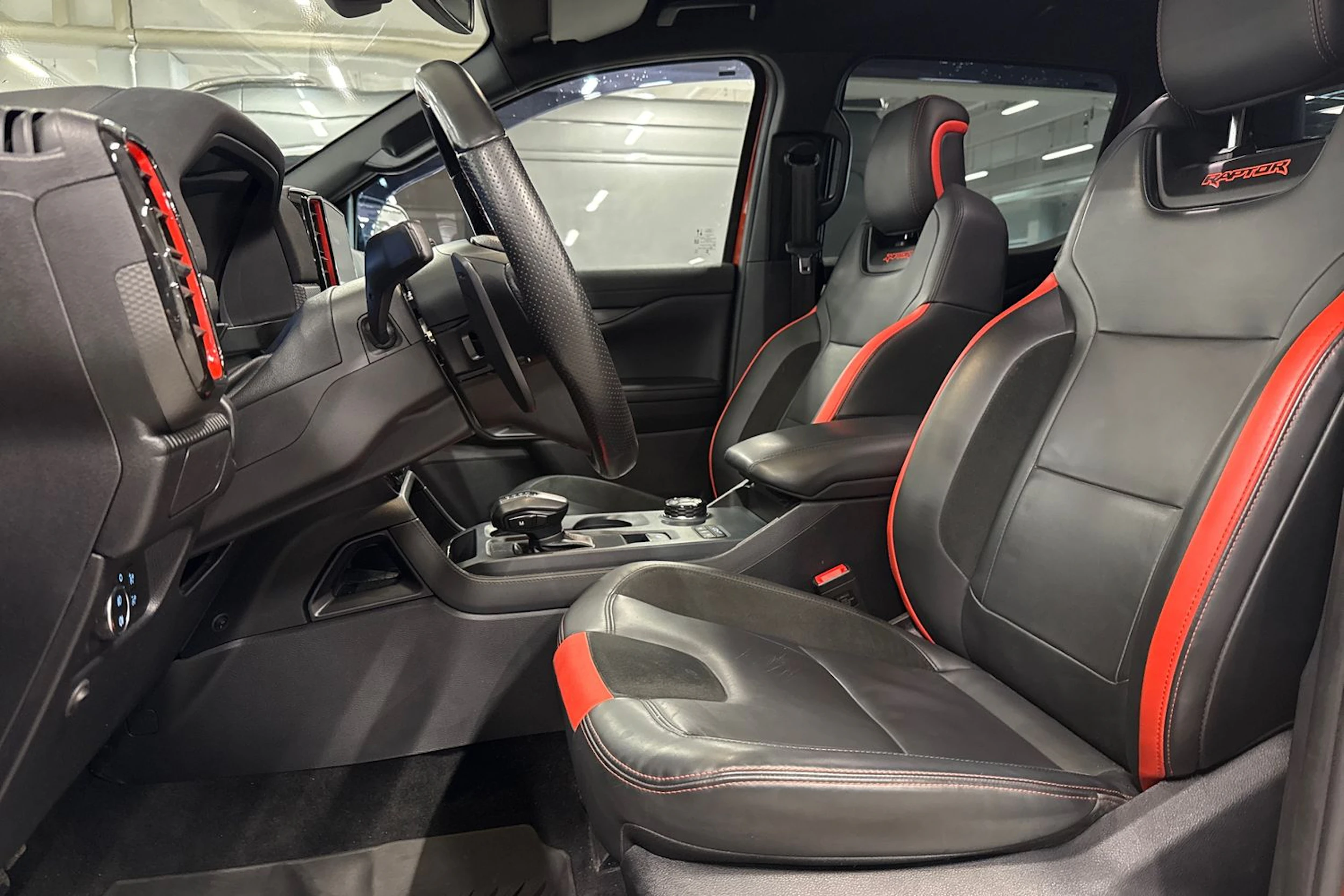 Oranssi Ford RANGER 2024 kuva 19.