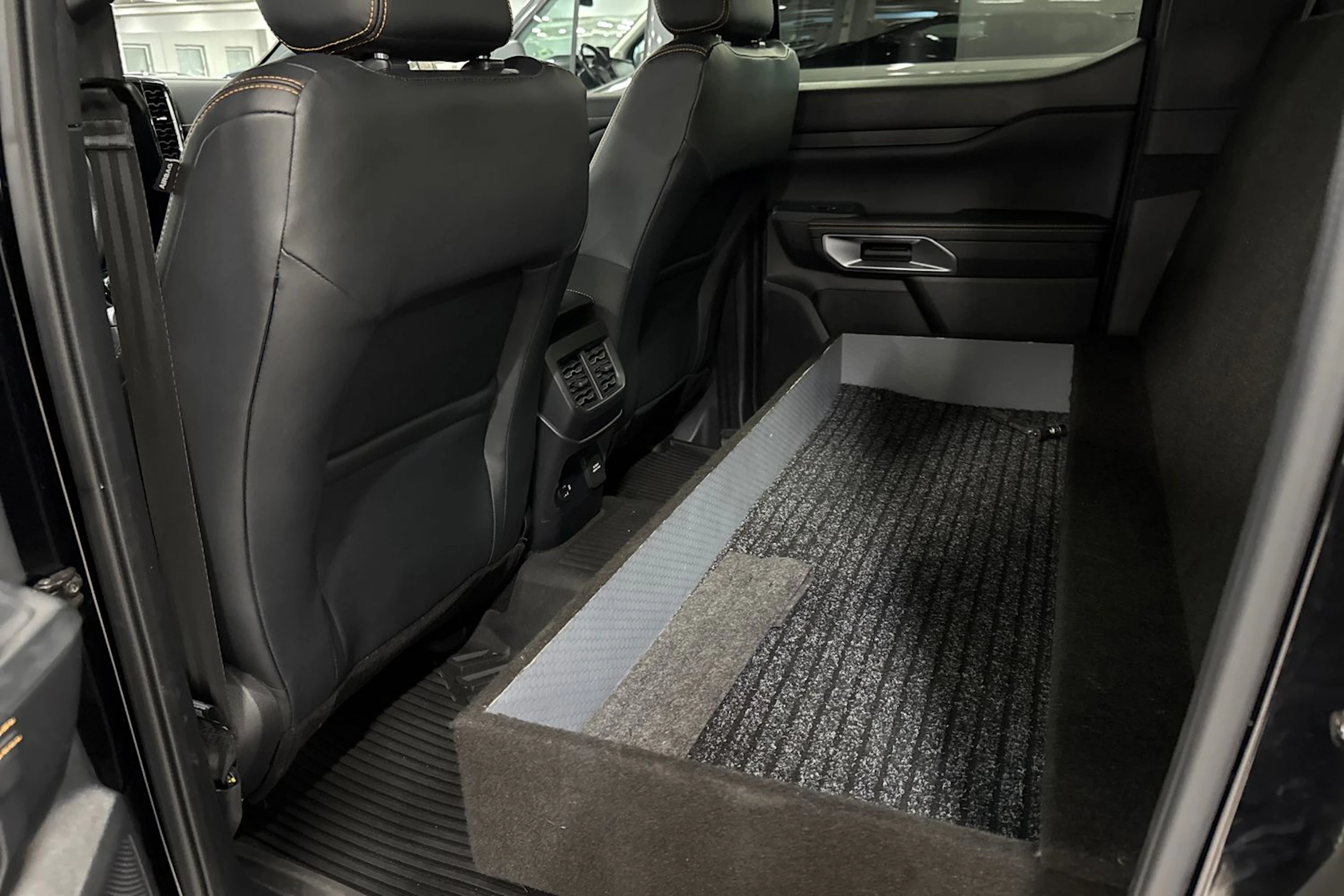 musta Ford Ranger 2024 kuva 17.