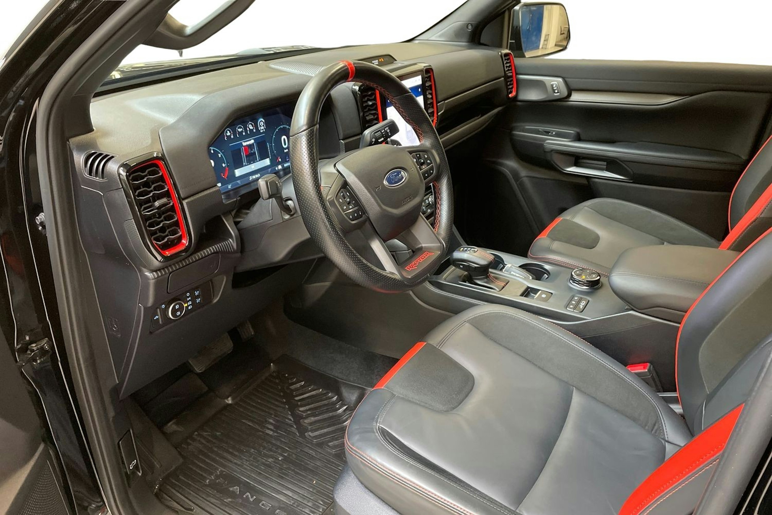 musta Ford Ranger 2024 kuva 7.