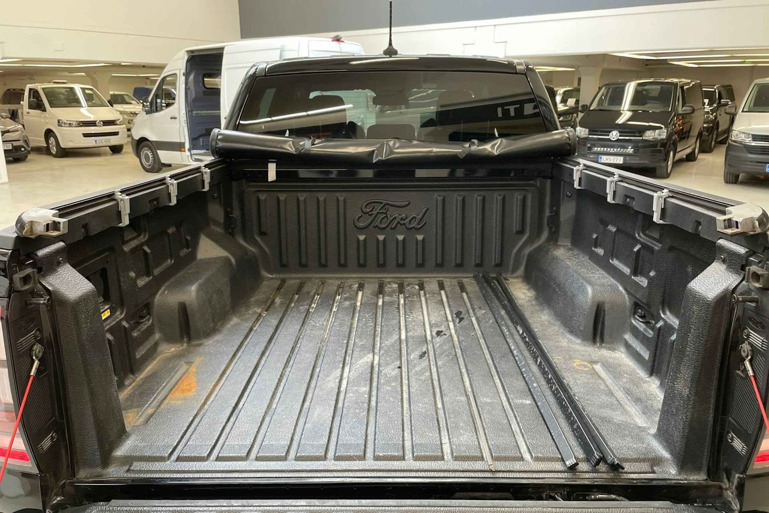 musta Ford Ranger 2024 kuva 14.