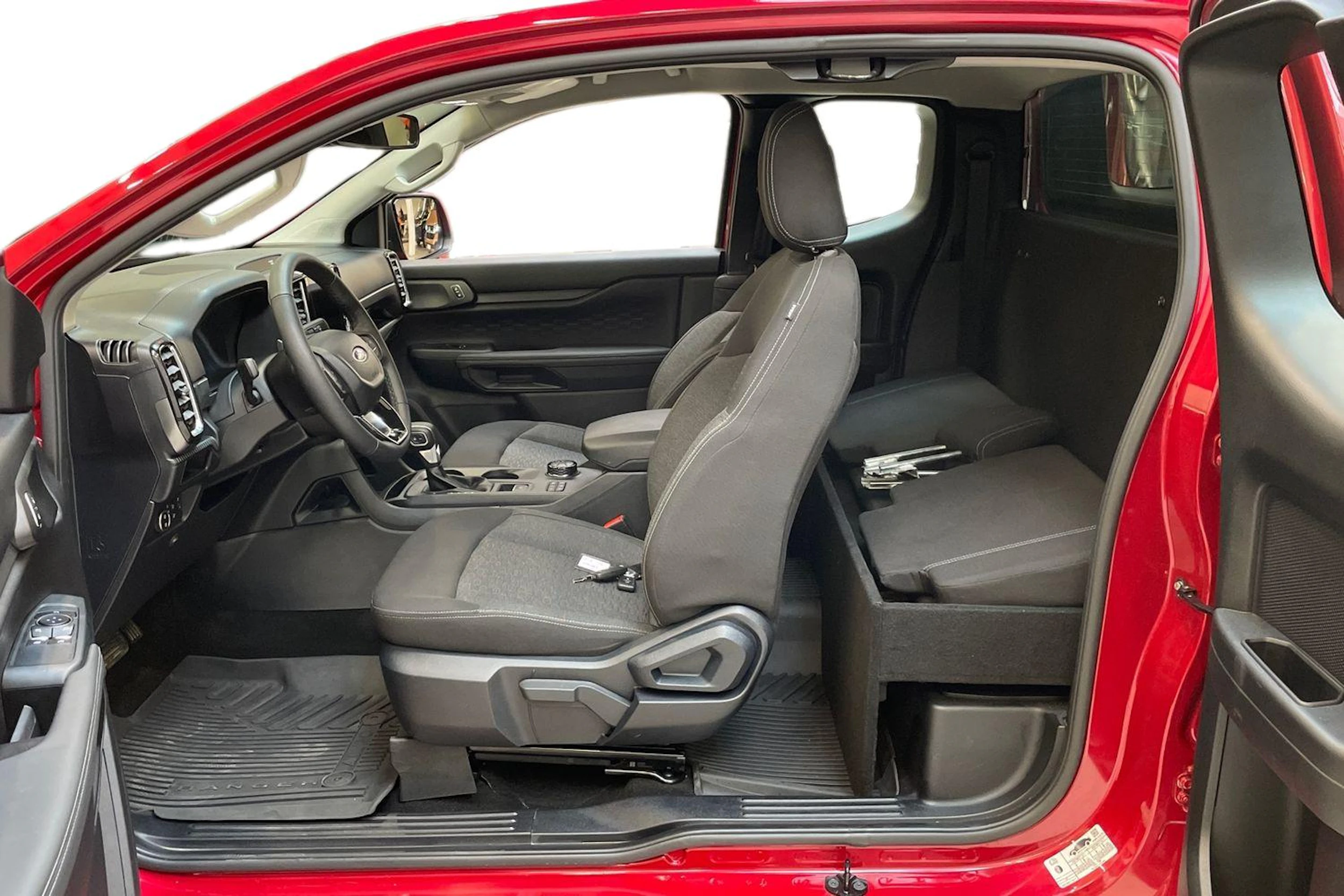 punainen Ford Ranger 2025 kuva 11.
