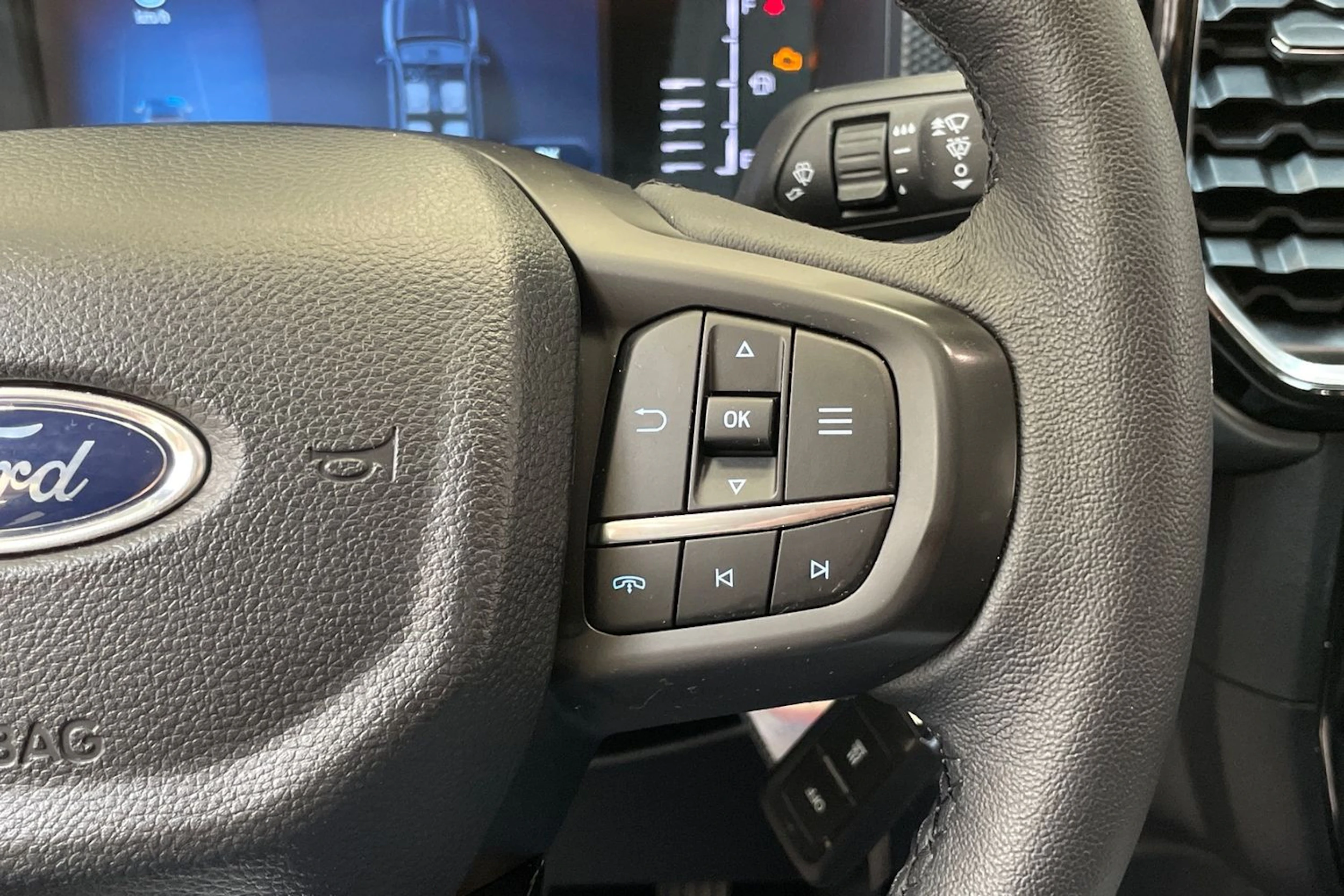 punainen Ford Ranger 2025 kuva 19.
