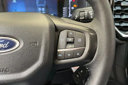 punainen Ford Ranger 2025 kuva 19.