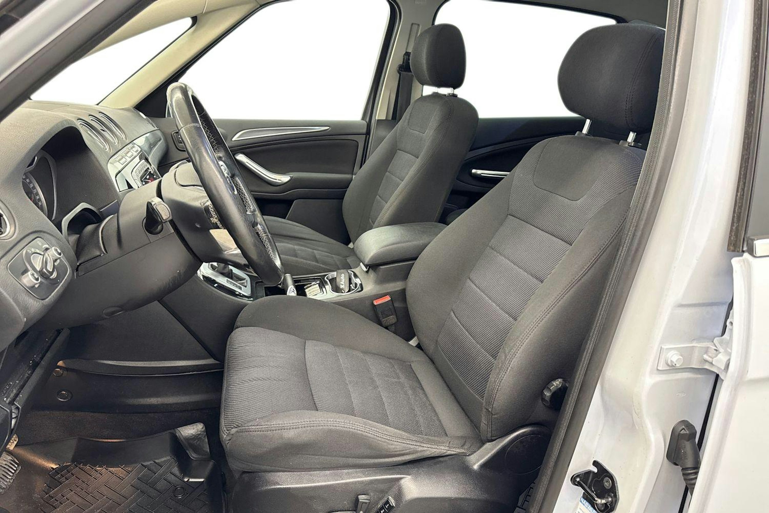 valkoinen Ford S-Max 2010 kuva 10.