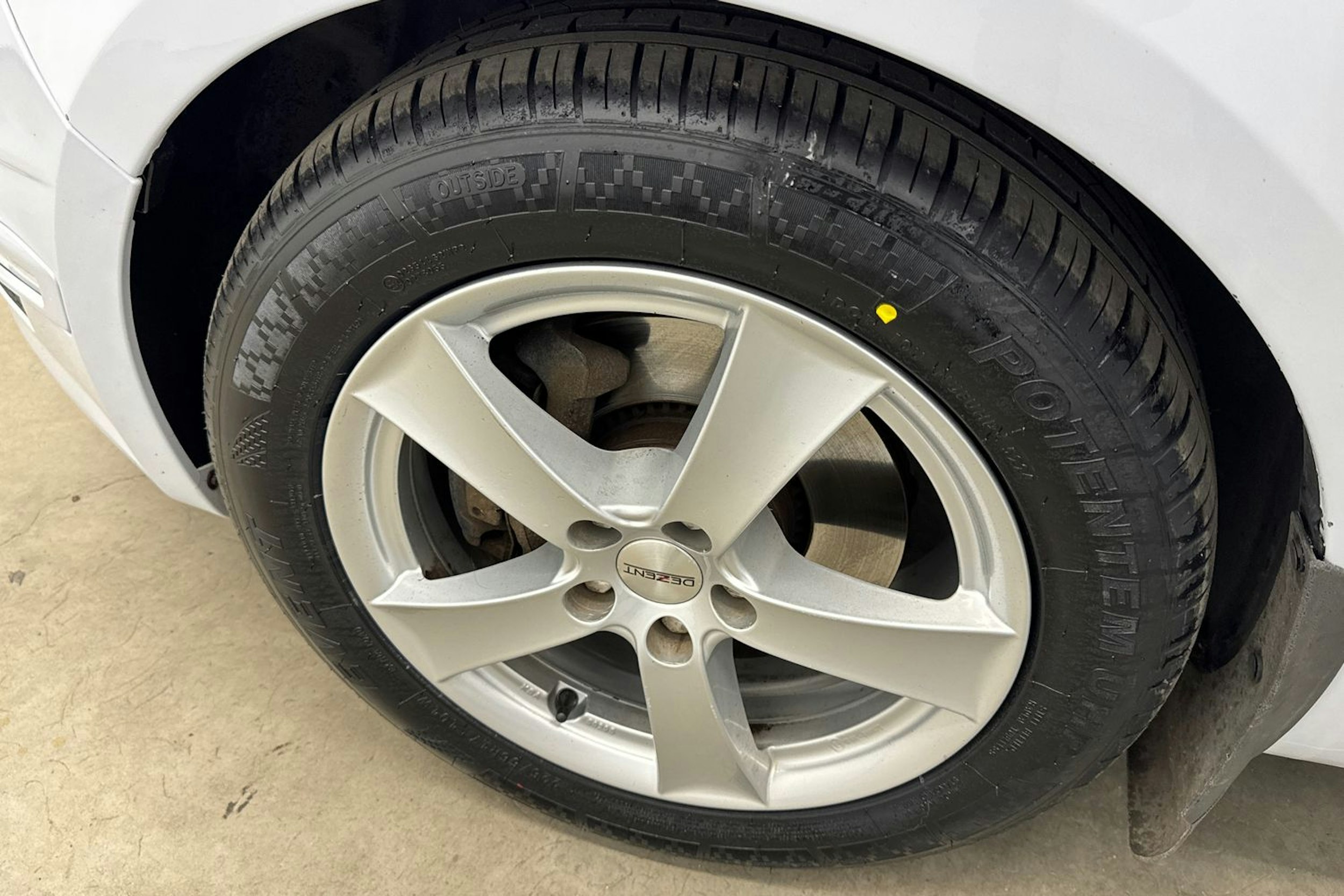 valkoinen Ford S-Max 2010 kuva 13.