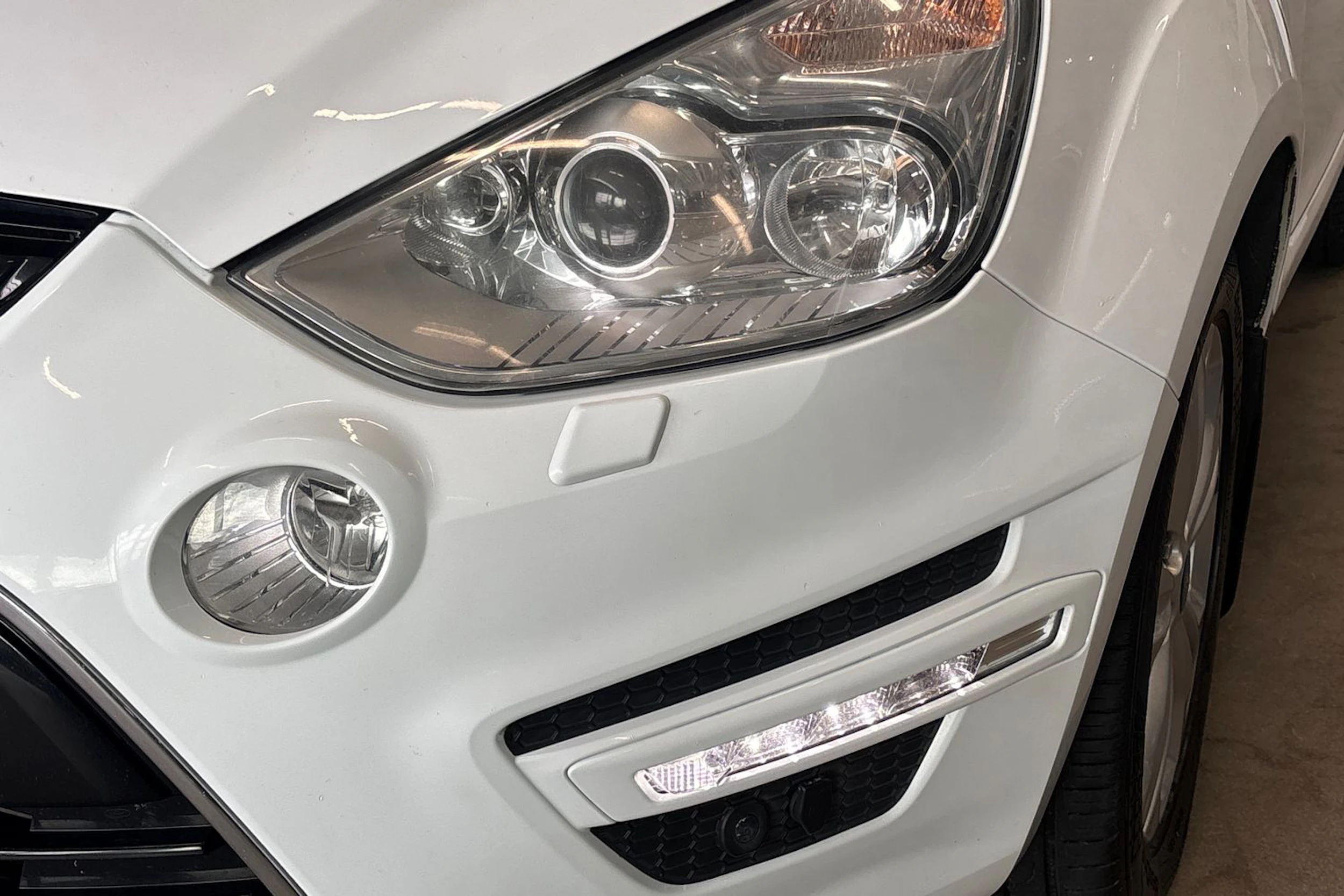 valkoinen Ford S-Max 2011 kuva 14.