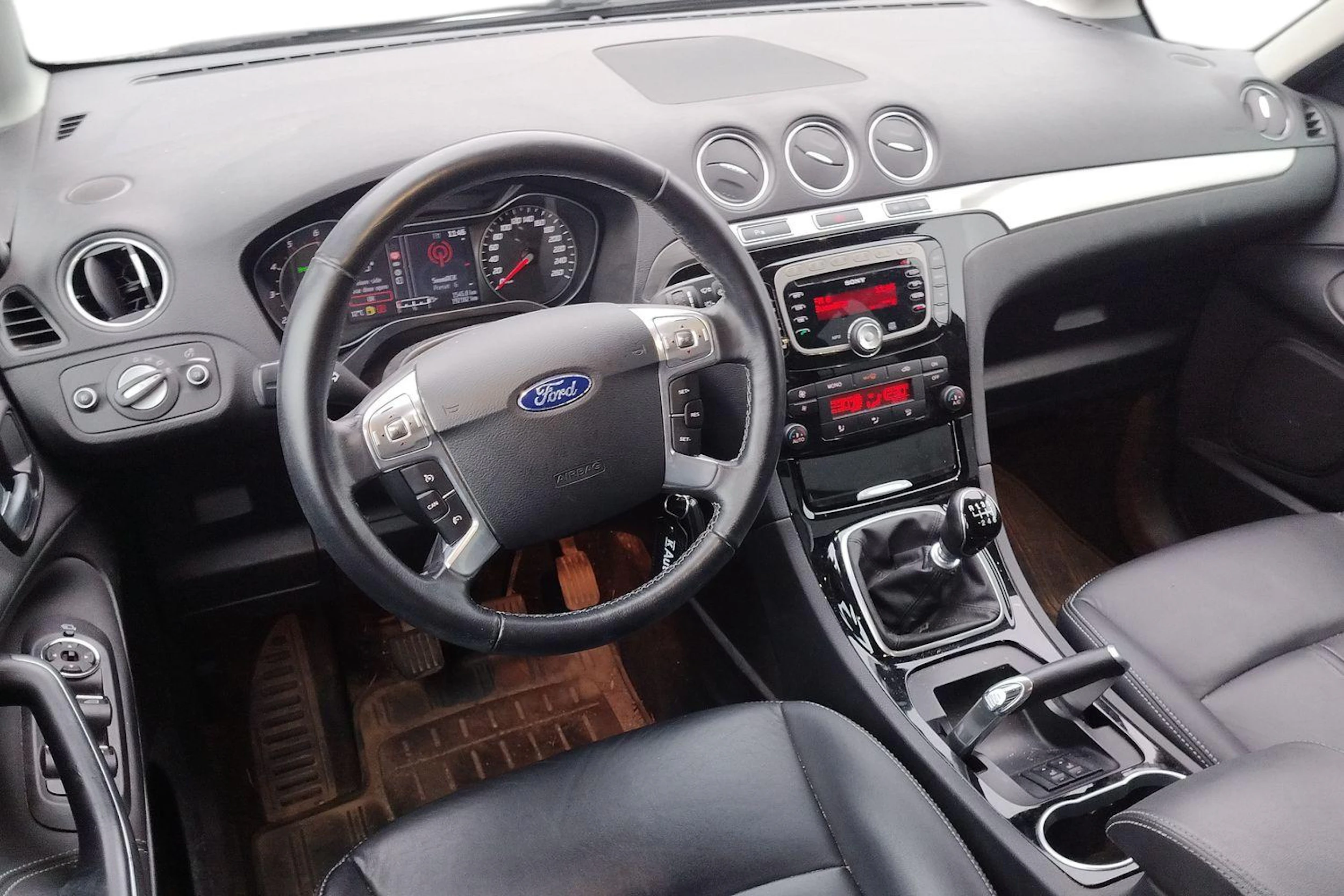 met. harmaa Ford S-Max 2013 kuva 3.