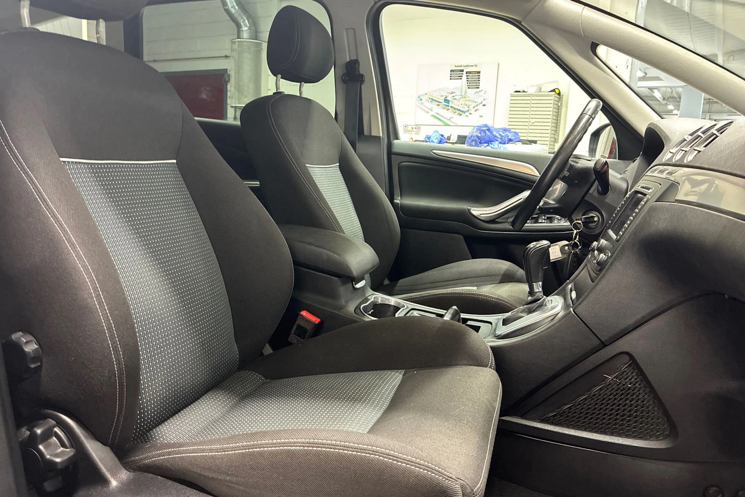 ruskea (beige) Ford S-Max 2014 kuva 26.