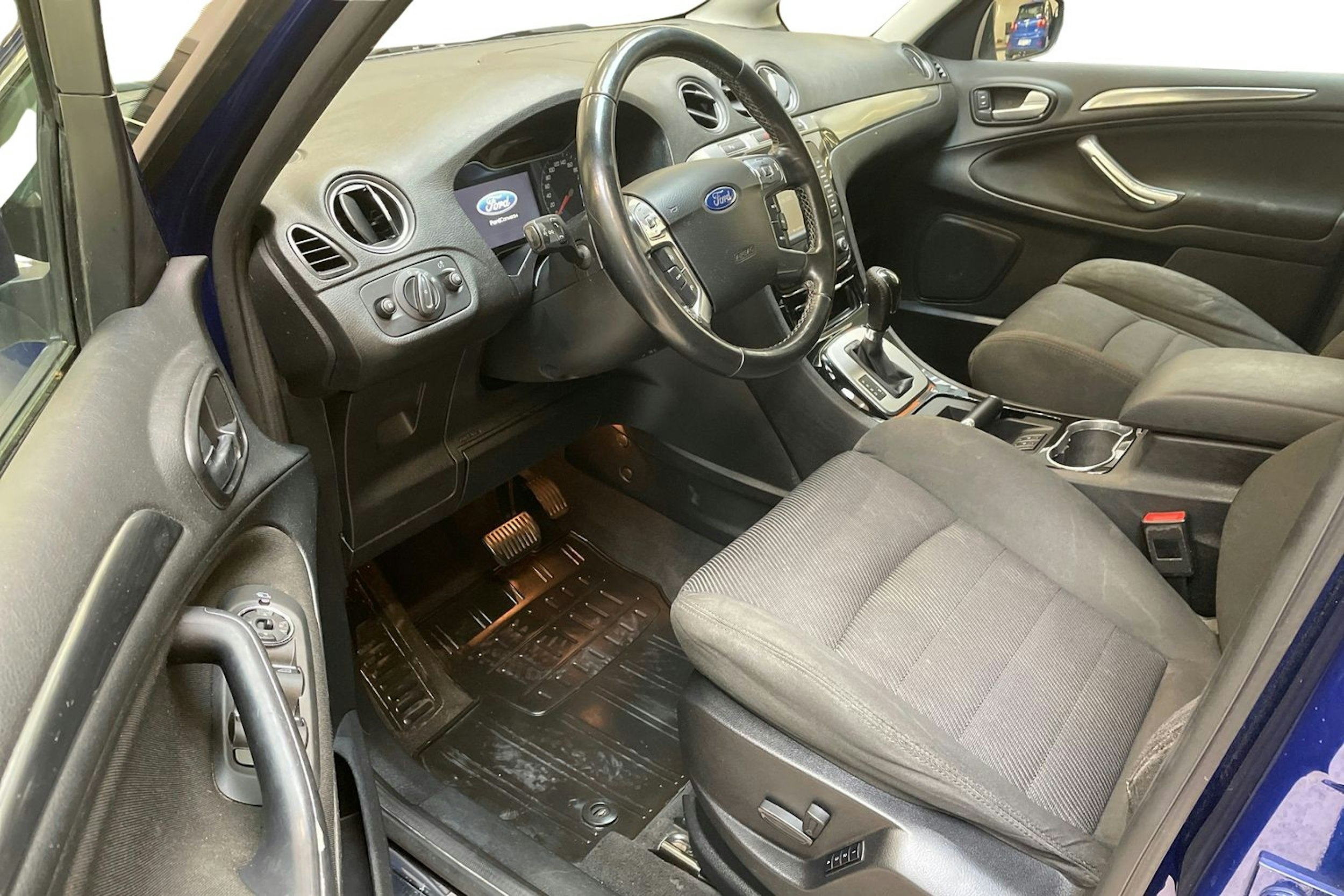 sininen Ford S-Max 2015 kuva 6.