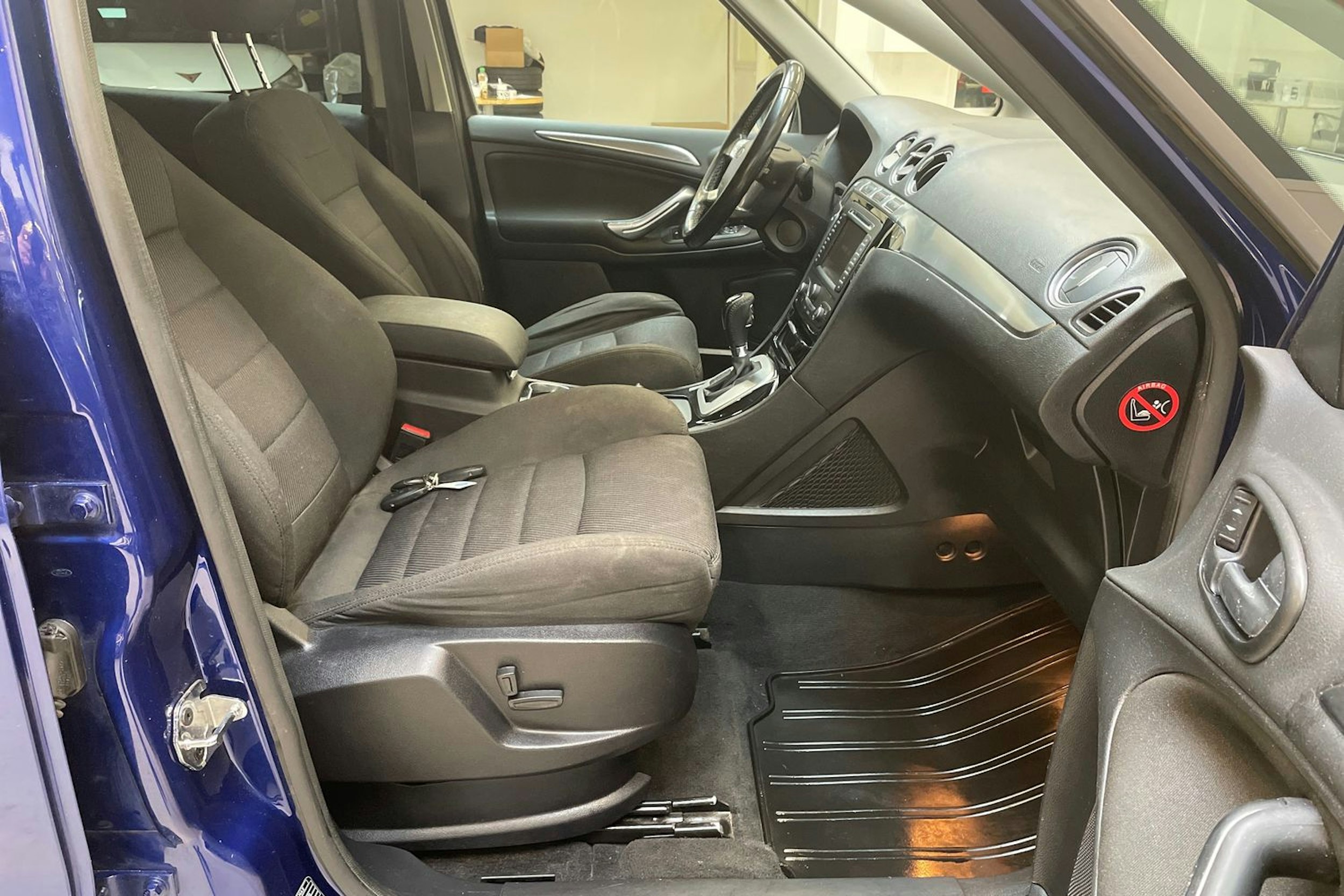 sininen Ford S-Max 2015 kuva 12.
